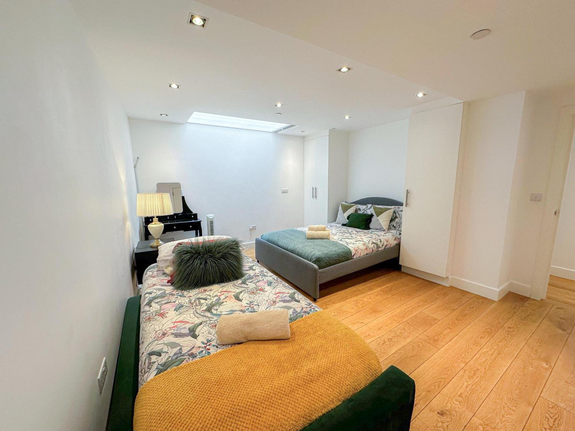 Spacious 3-bedroom Flat In Holloway With Unique Patio With Free Wi-fi Apartment *