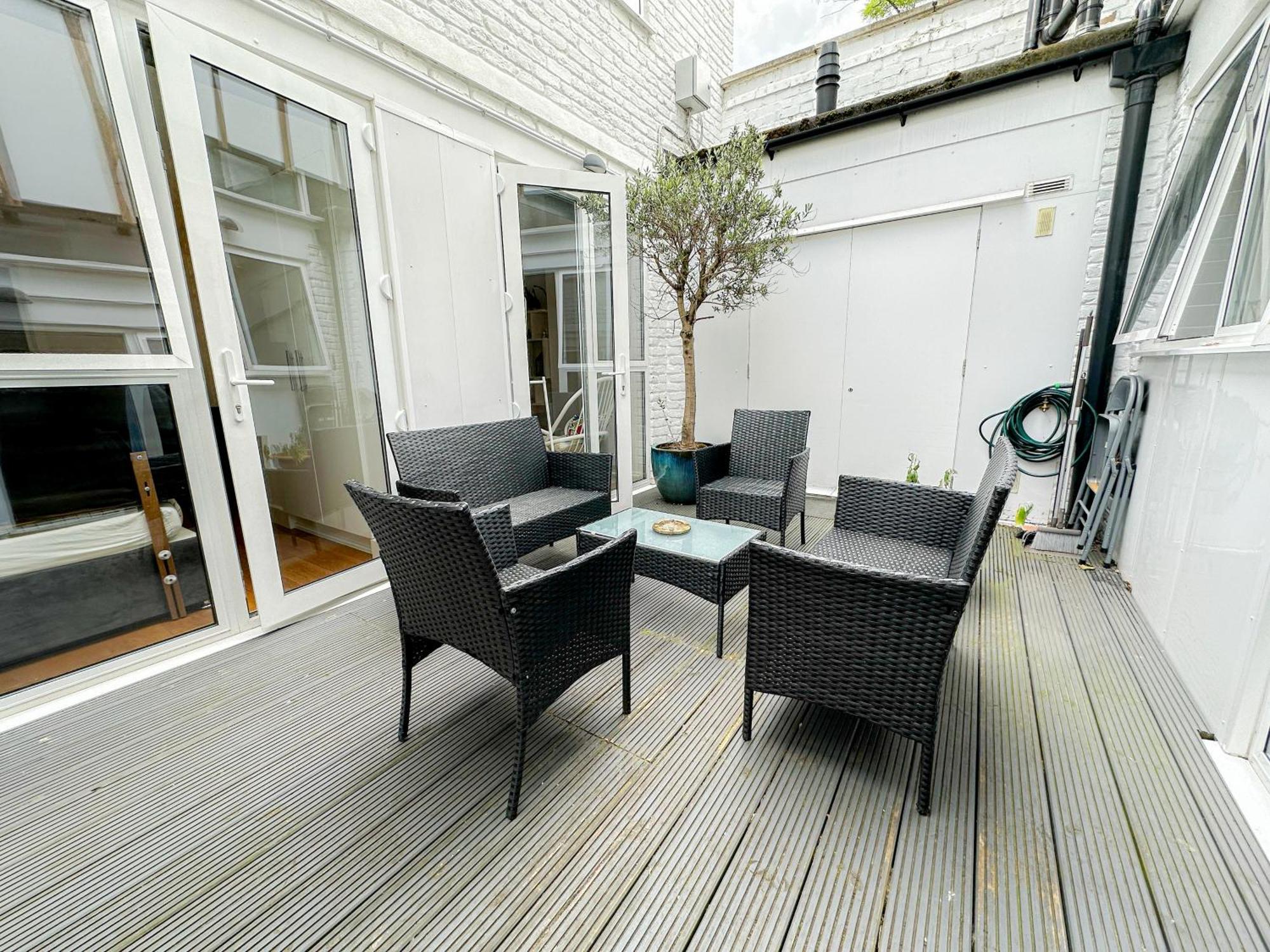 Apartment Spacious 3-bedroom Flat In Holloway With Unique Patio With Free Wi-fi *
