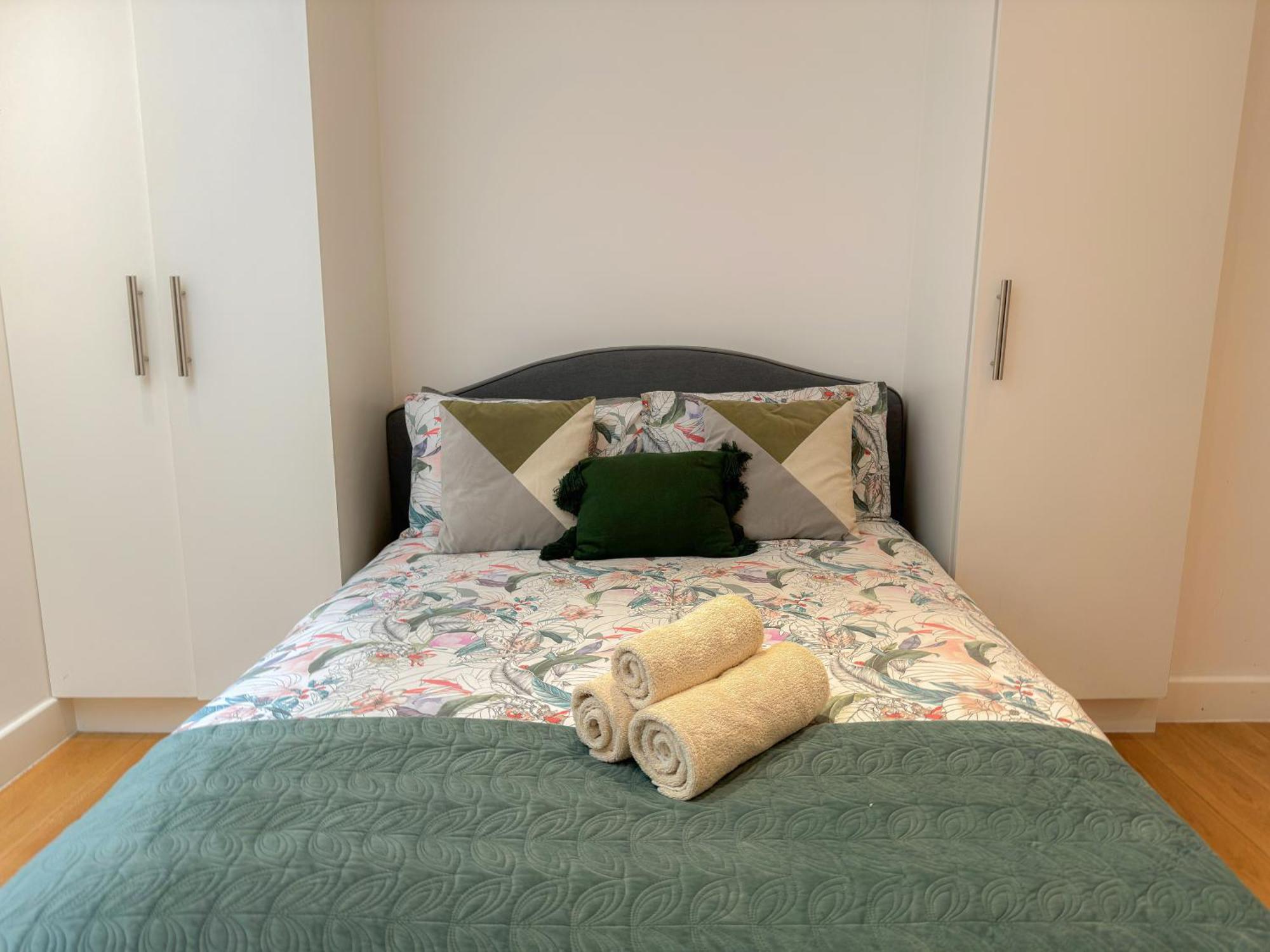 Spacious 3-bedroom Flat In Holloway With Unique Patio With Free Wi-fi *