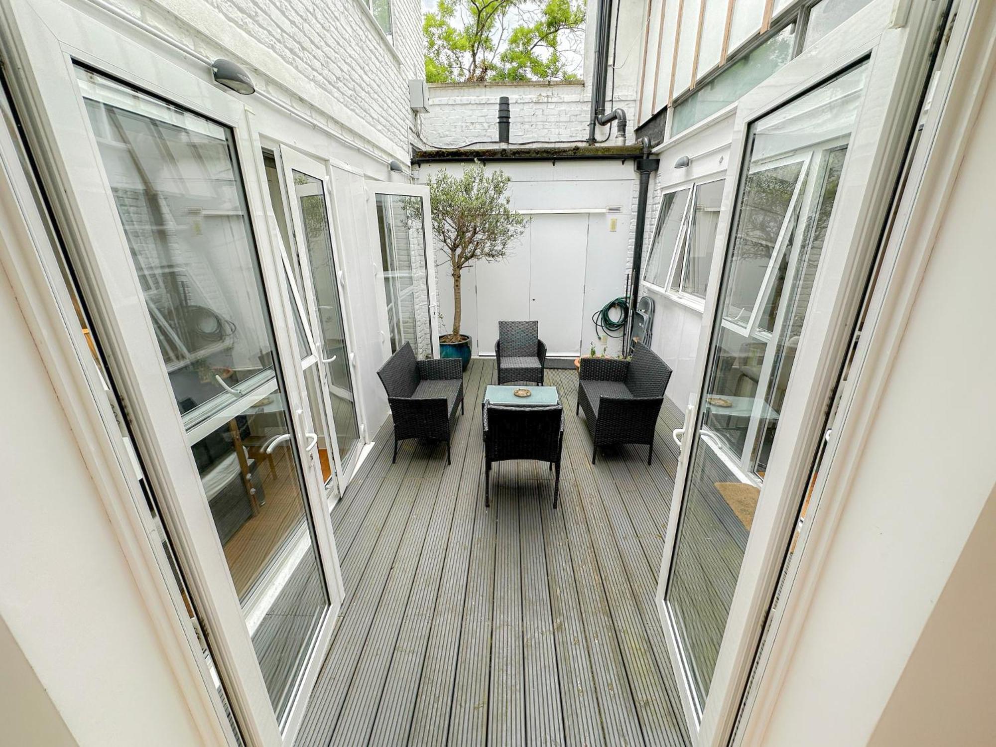 Spacious 3-bedroom Flat In Holloway With Unique Patio With Free Wi-fi Apartment *