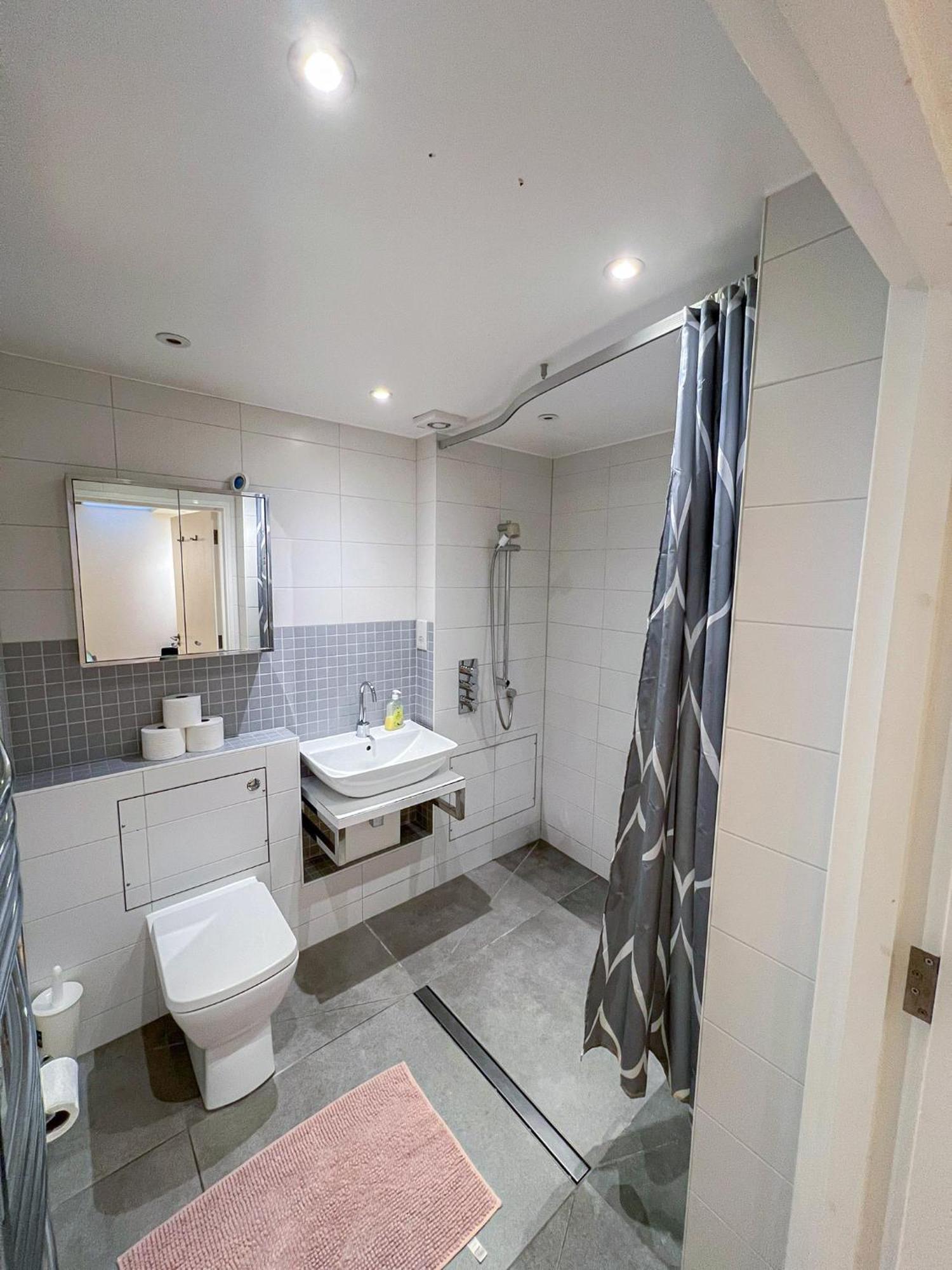 Spacious 3-bedroom Flat In Holloway With Unique Patio With Free Wi-fi Apartment