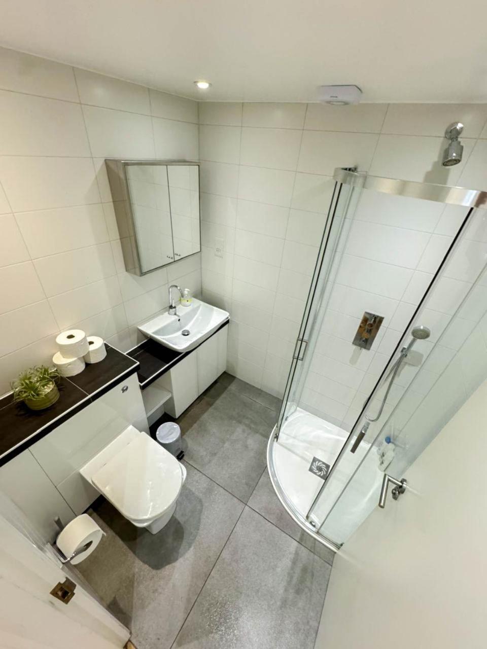 Apartment Spacious 3-bedroom Flat In Holloway With Unique Patio With Free Wi-fi