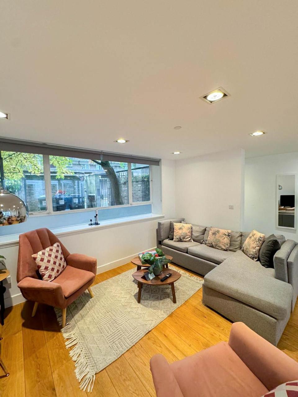 Spacious 3-bedroom Flat In Holloway With Unique Patio With Free Wi-fi * London