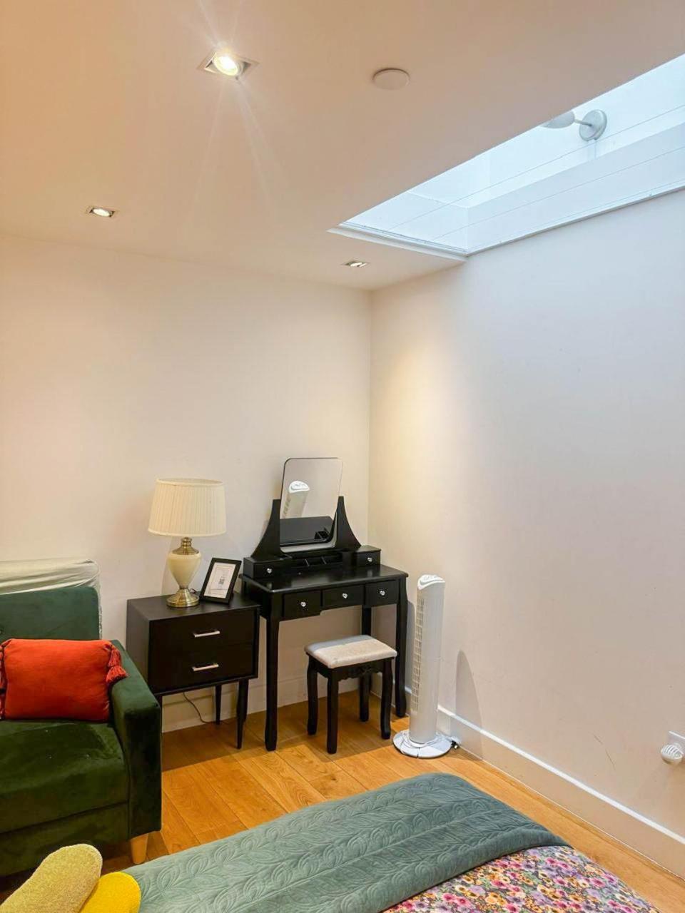 Apartment Spacious 3-bedroom Flat In Holloway With Unique Patio With Free Wi-fi