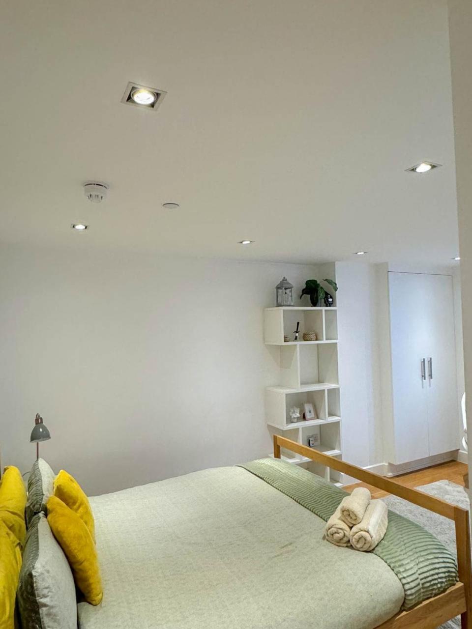 Apartment Spacious 3-bedroom Flat In Holloway With Unique Patio With Free Wi-fi *