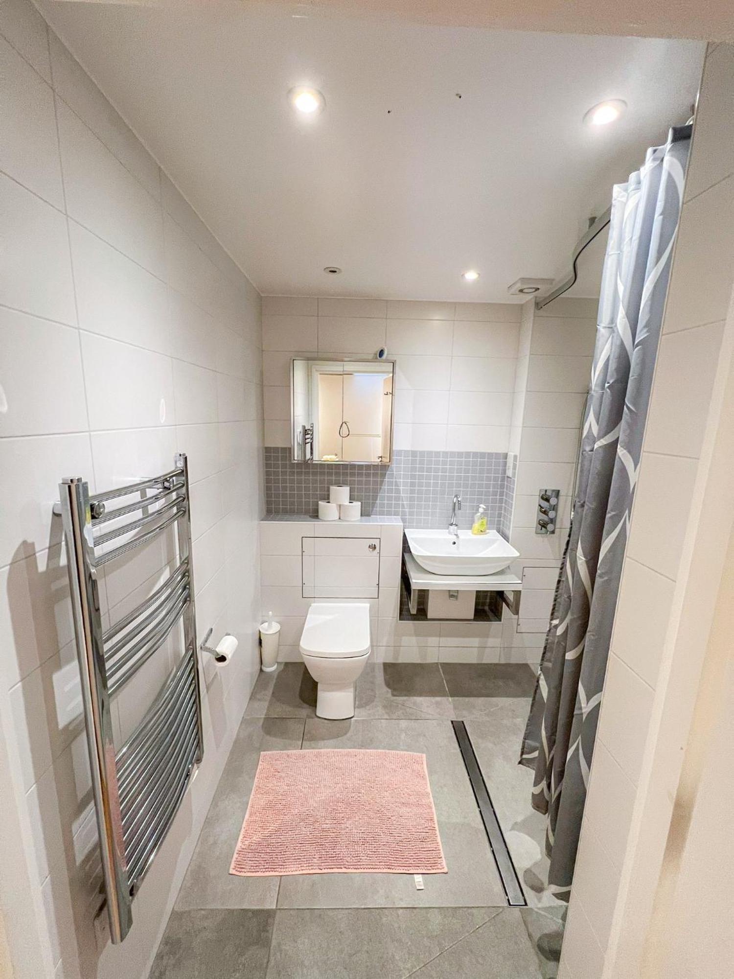 Spacious 3-bedroom Flat In Holloway With Unique Patio With Free Wi-fi