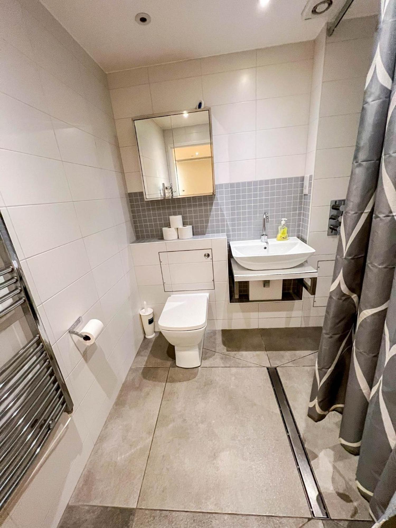 Spacious 3-bedroom Flat In Holloway With Unique Patio With Free Wi-fi London