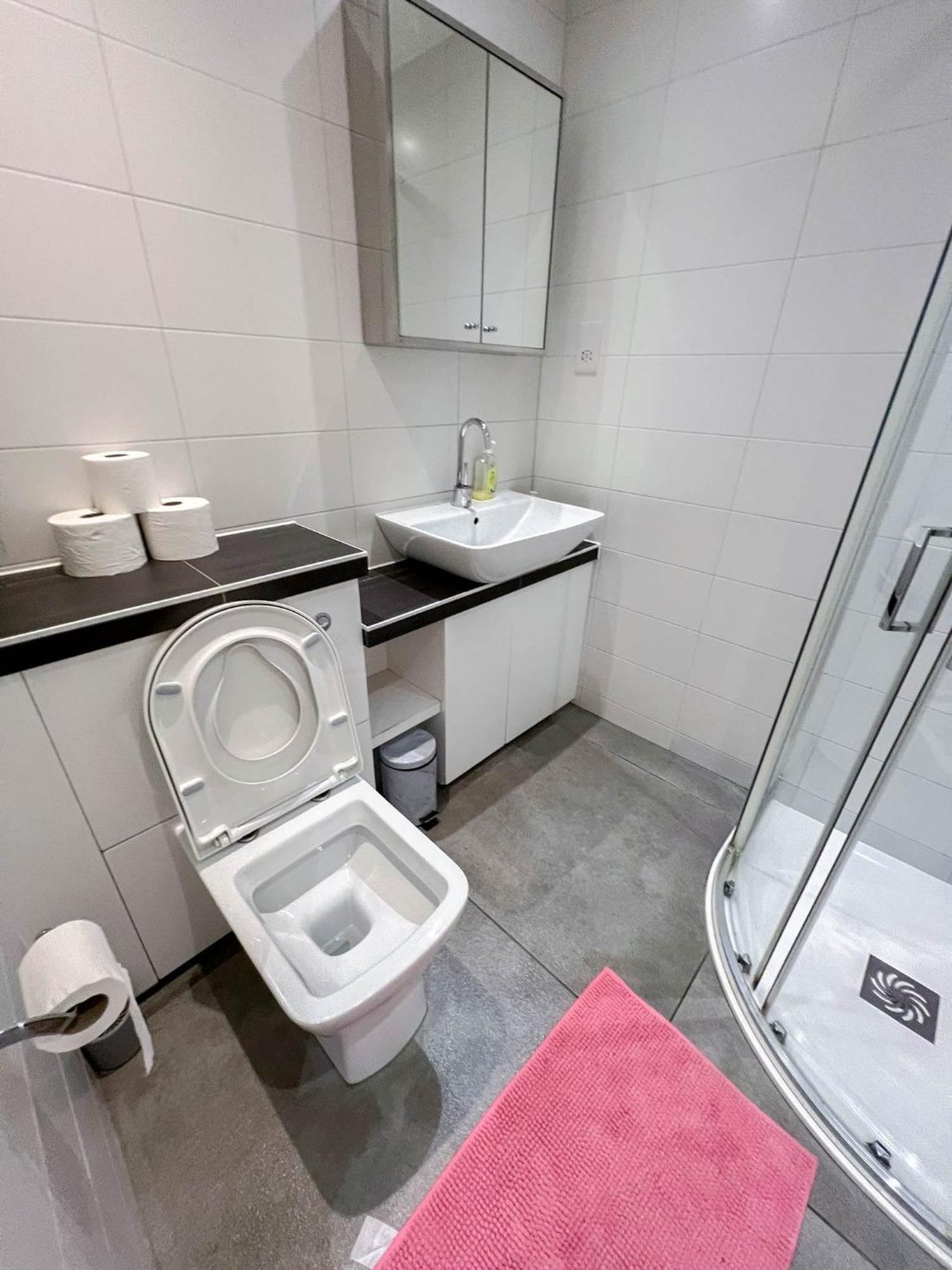 Spacious 3-bedroom Flat In Holloway With Unique Patio With Free Wi-fi Apartment *