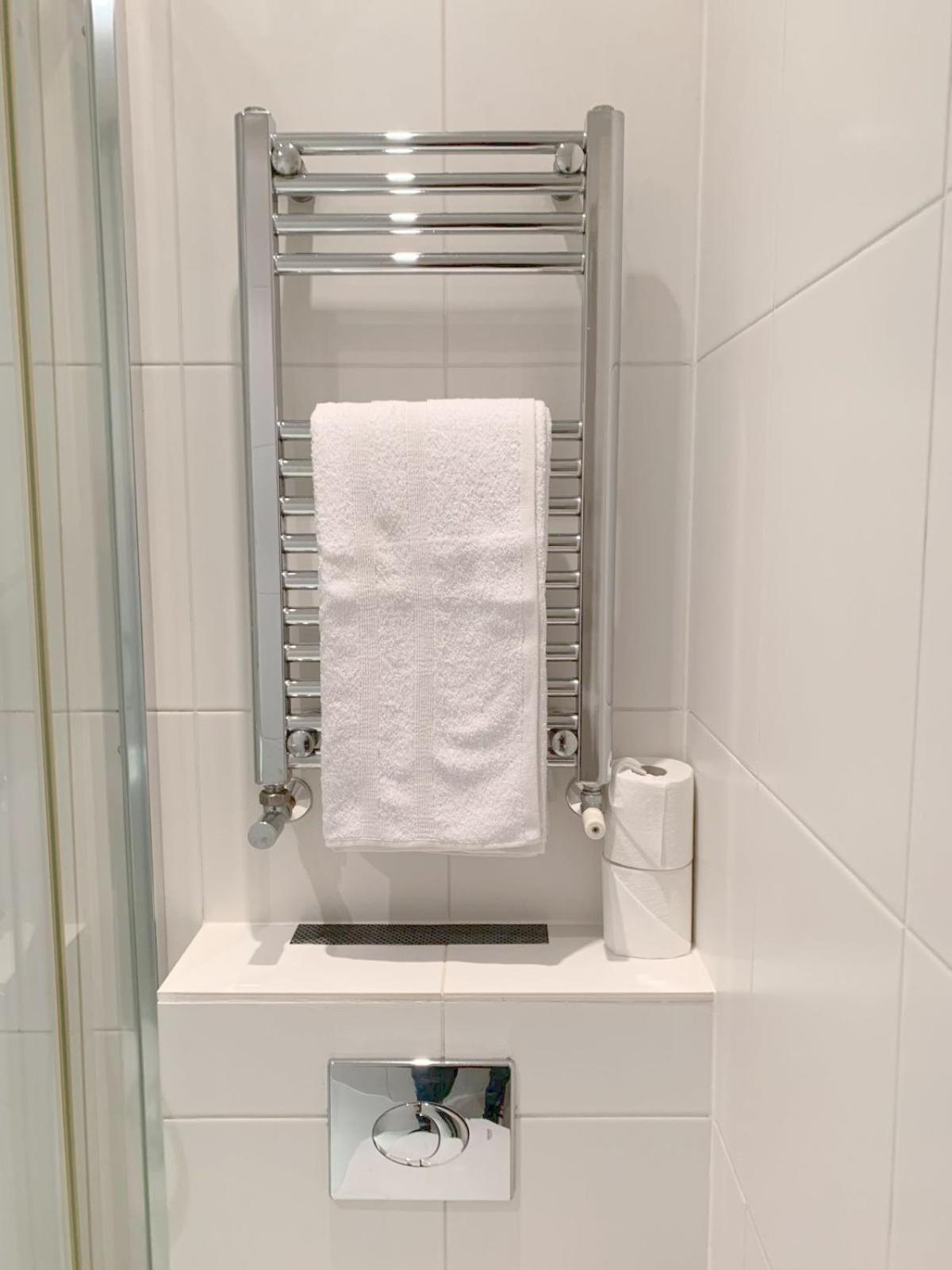 Bright And Airy One Bedroom Condo, Olympia, Kensington Apartamento Londres
