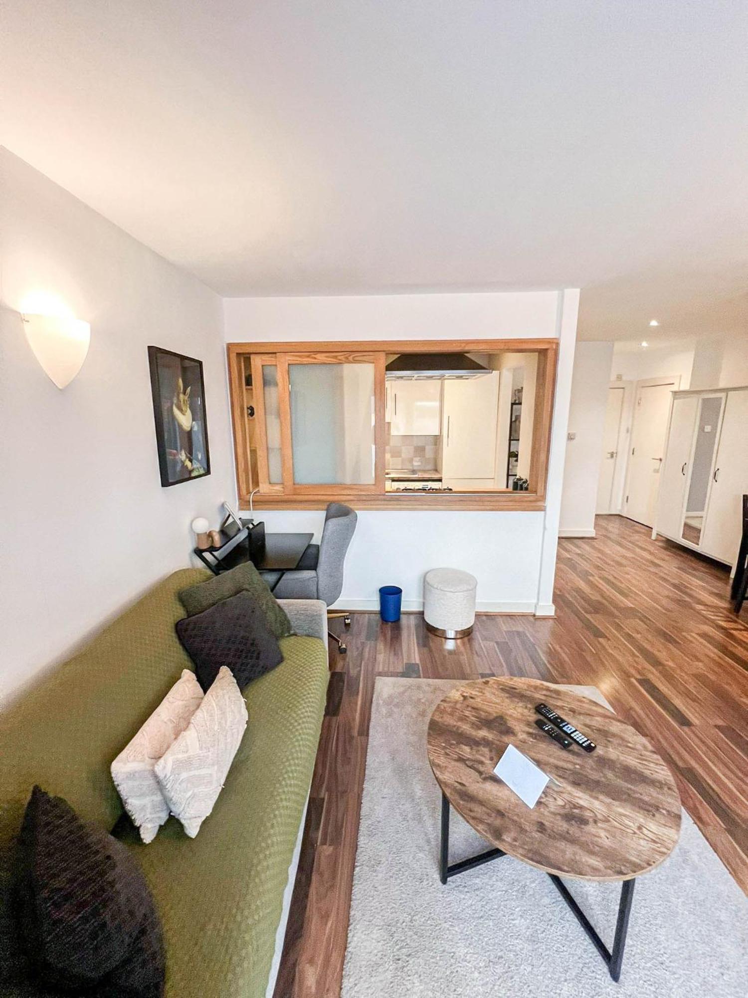 Stunning 1-bedroom Flat In Canary Wharf Free Parking Near Museum Apartment London