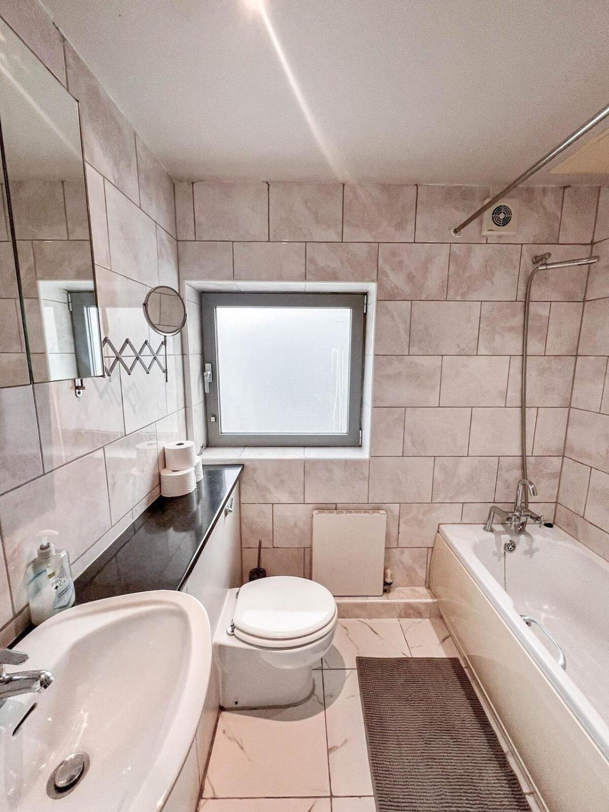 Stunning 1-bedroom Flat In Canary Wharf Free Parking Near Museum