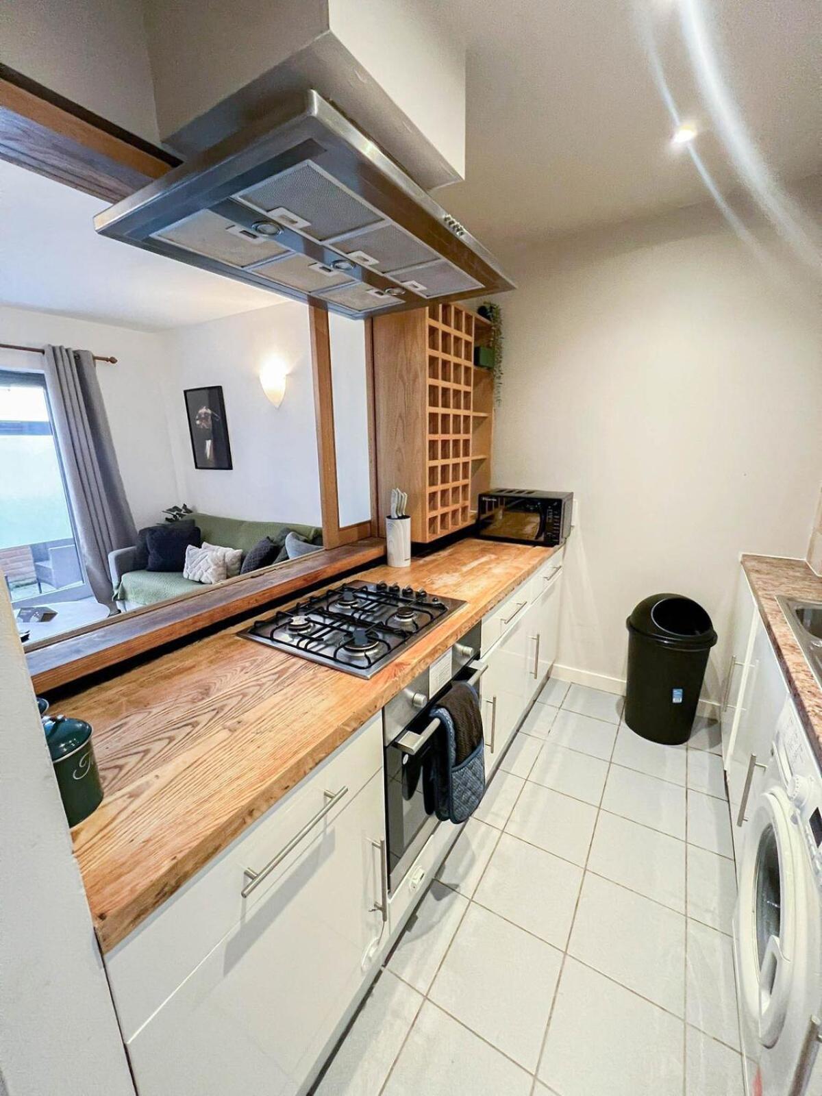 Stunning 1-bedroom Flat In Canary Wharf Free Parking Near Museum
