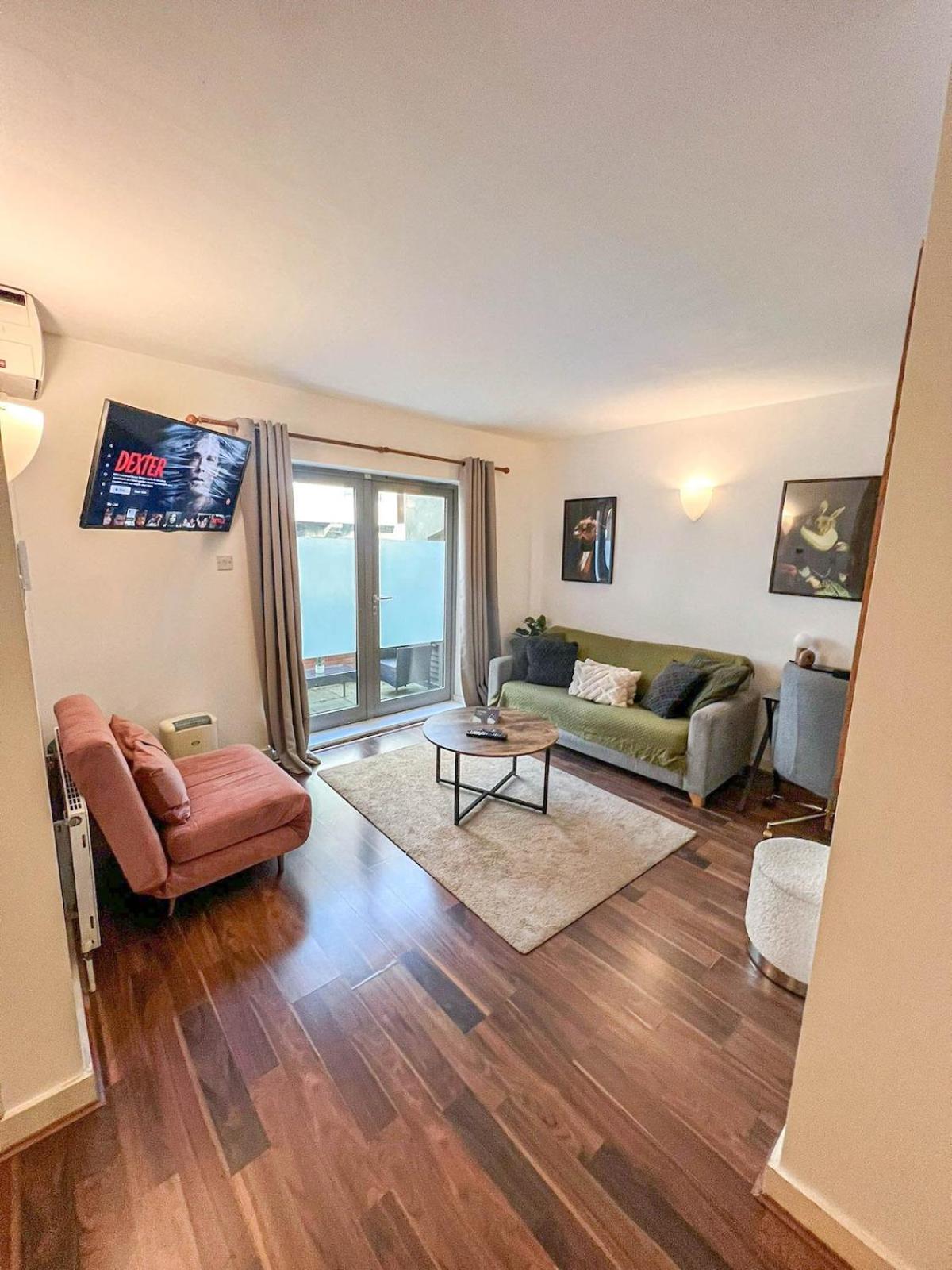 Stunning 1-bedroom Flat In Canary Wharf Free Parking Near Museum Apartment London