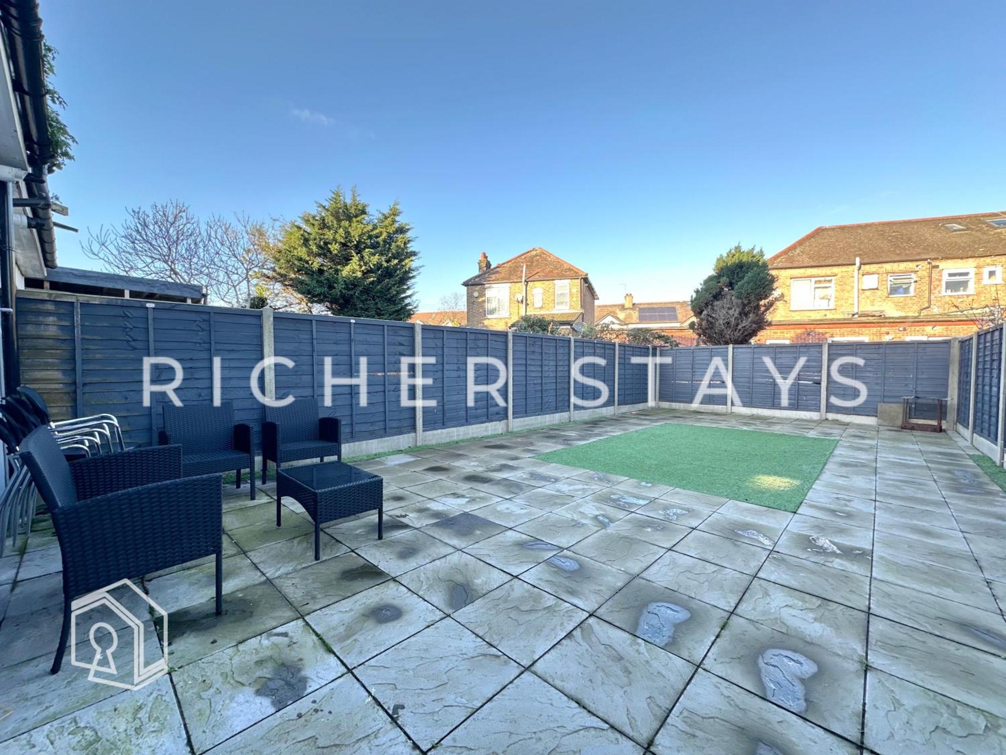 Modern 1-2 Bedroom East Ldn Flat With Private Garden *