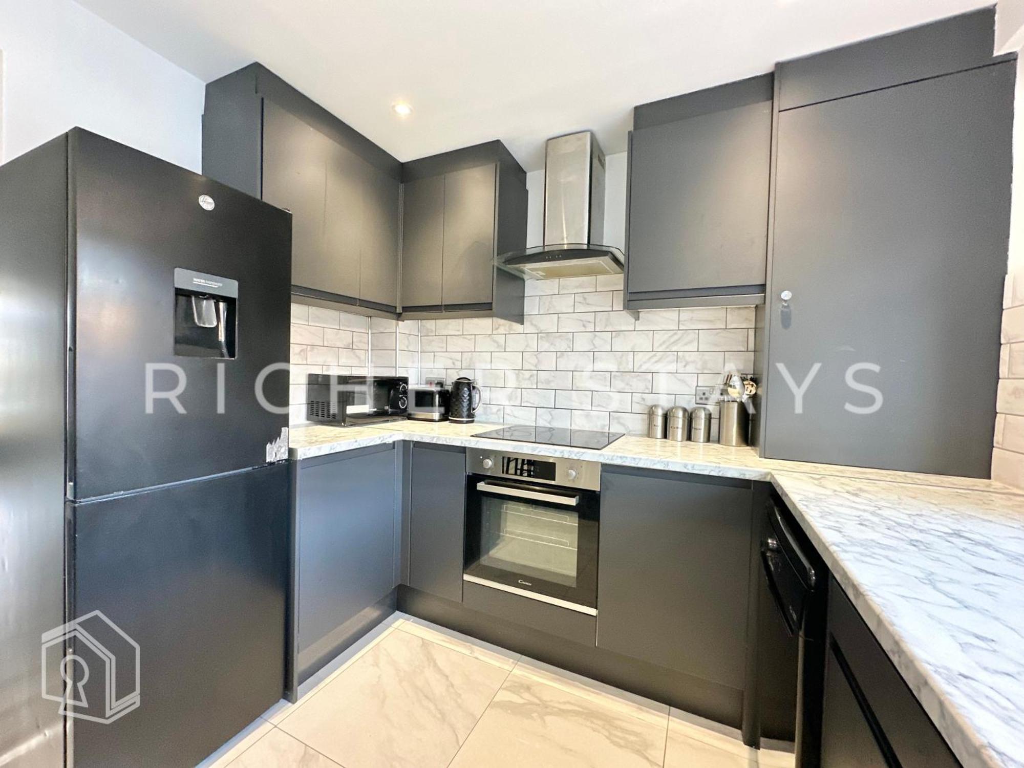Modern 1-2 Bedroom East Ldn Flat With Private Garden Apartment *