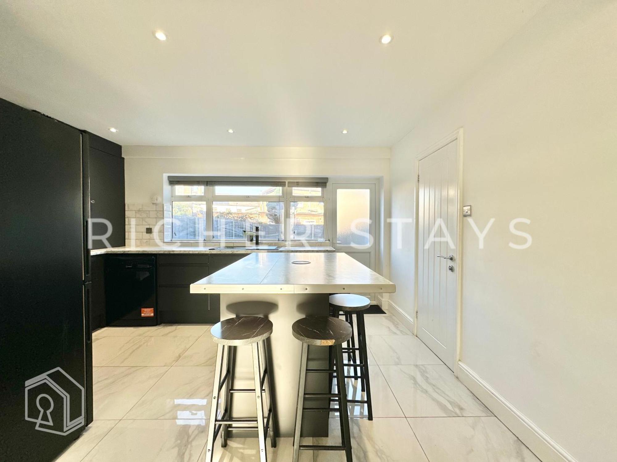 Modern 1-2 Bedroom East Ldn Flat With Private Garden Apartment