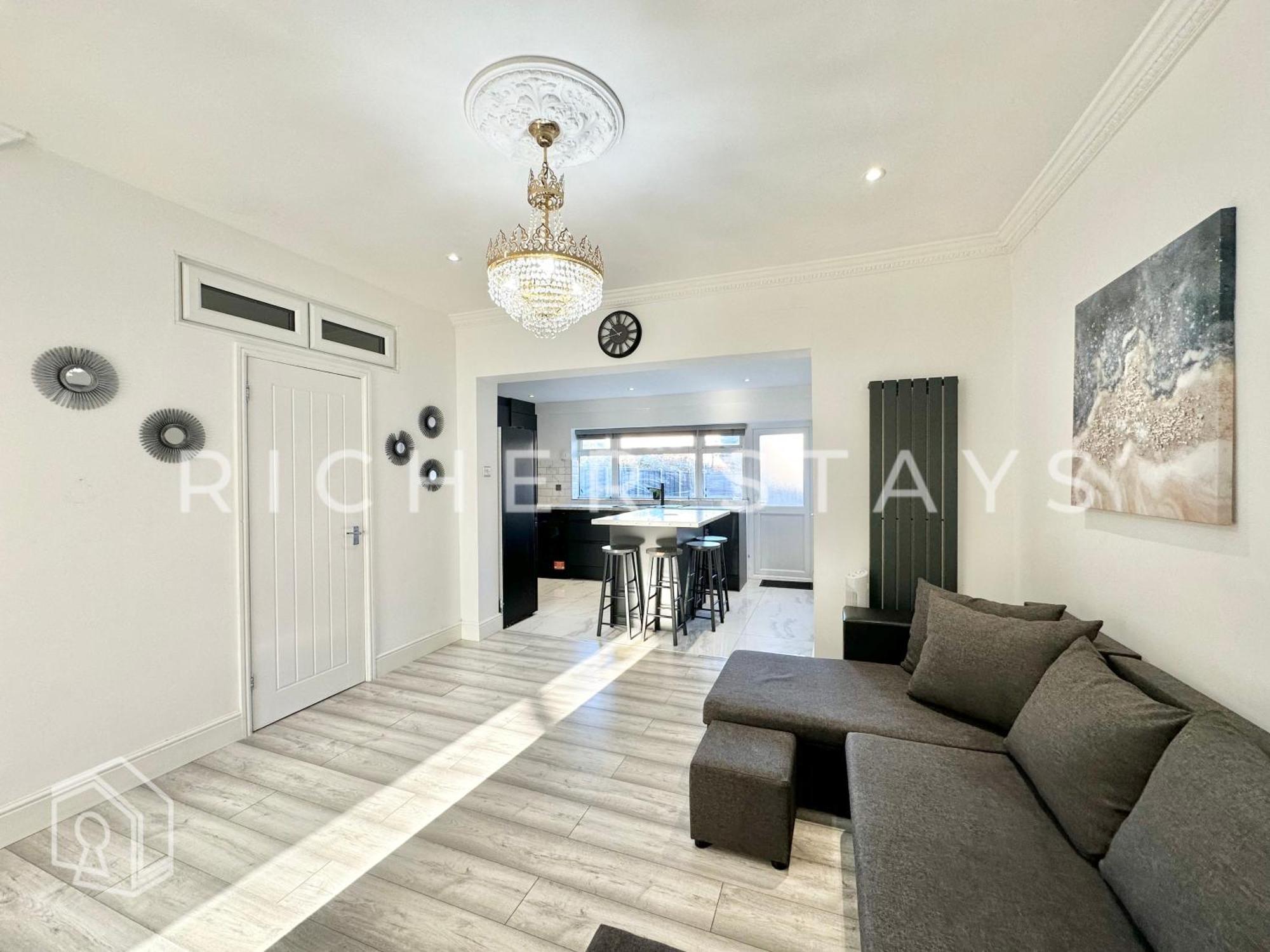 Modern 1-2 Bedroom East Ldn Flat With Private Garden Apartment *