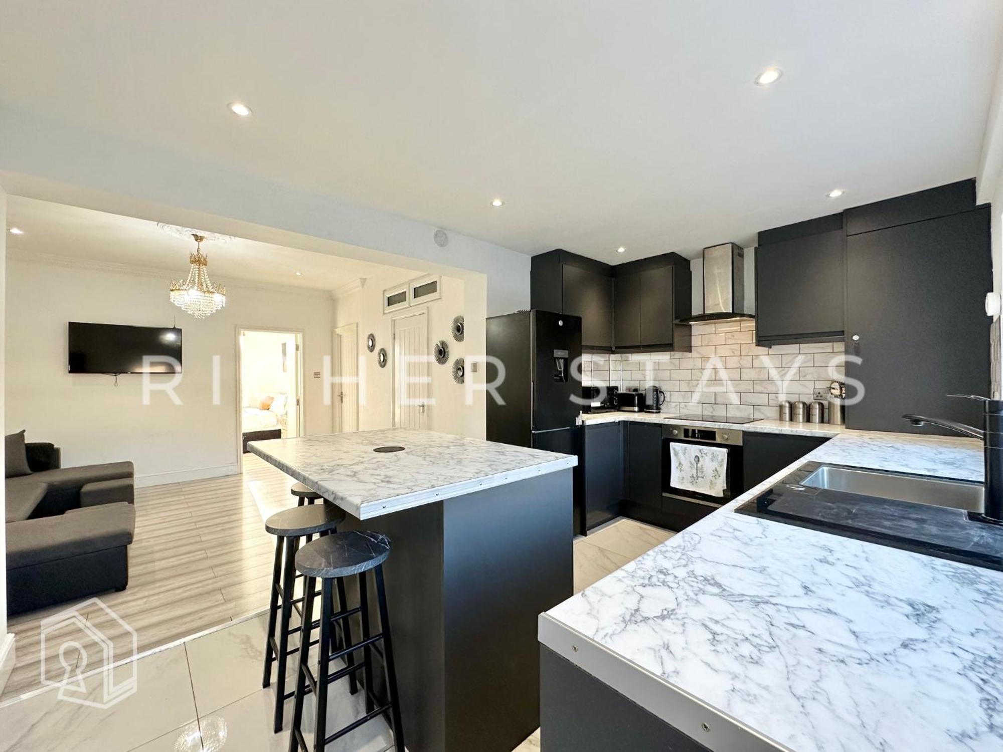 Modern 1-2 Bedroom East Ldn Flat With Private Garden *