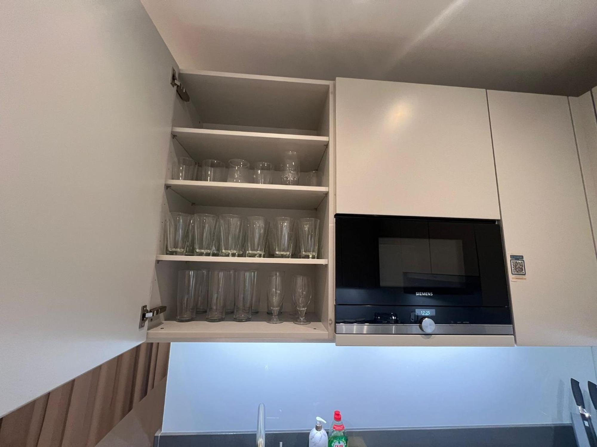 Luxurious 3-bedroom & 3 Bathroom Flat With Indoor Fireplace And Patio In Mayfair Apartment *