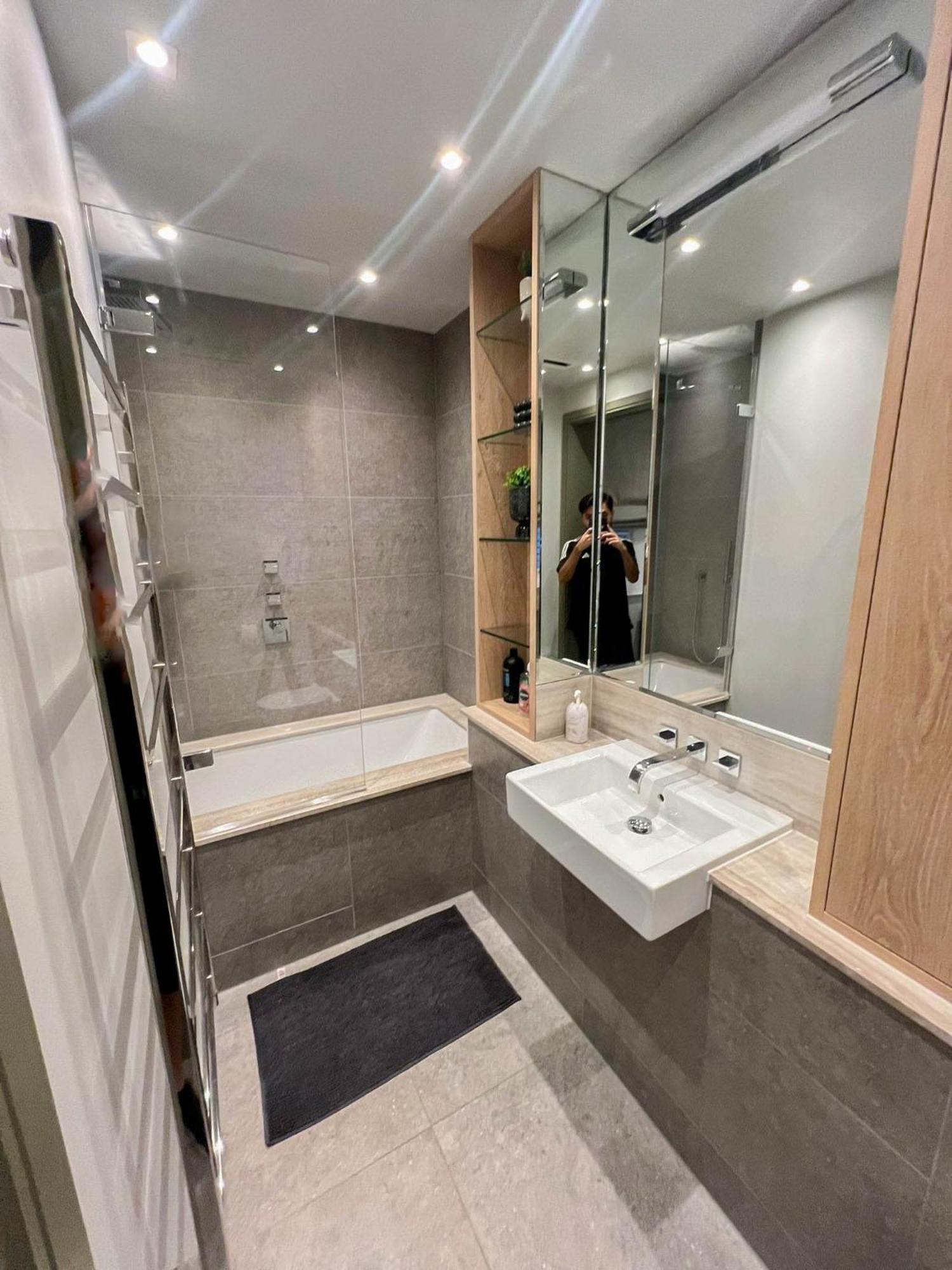 Apartment Luxurious 3-bedroom & 3 Bathroom Flat With Indoor Fireplace And Patio In Mayfair London