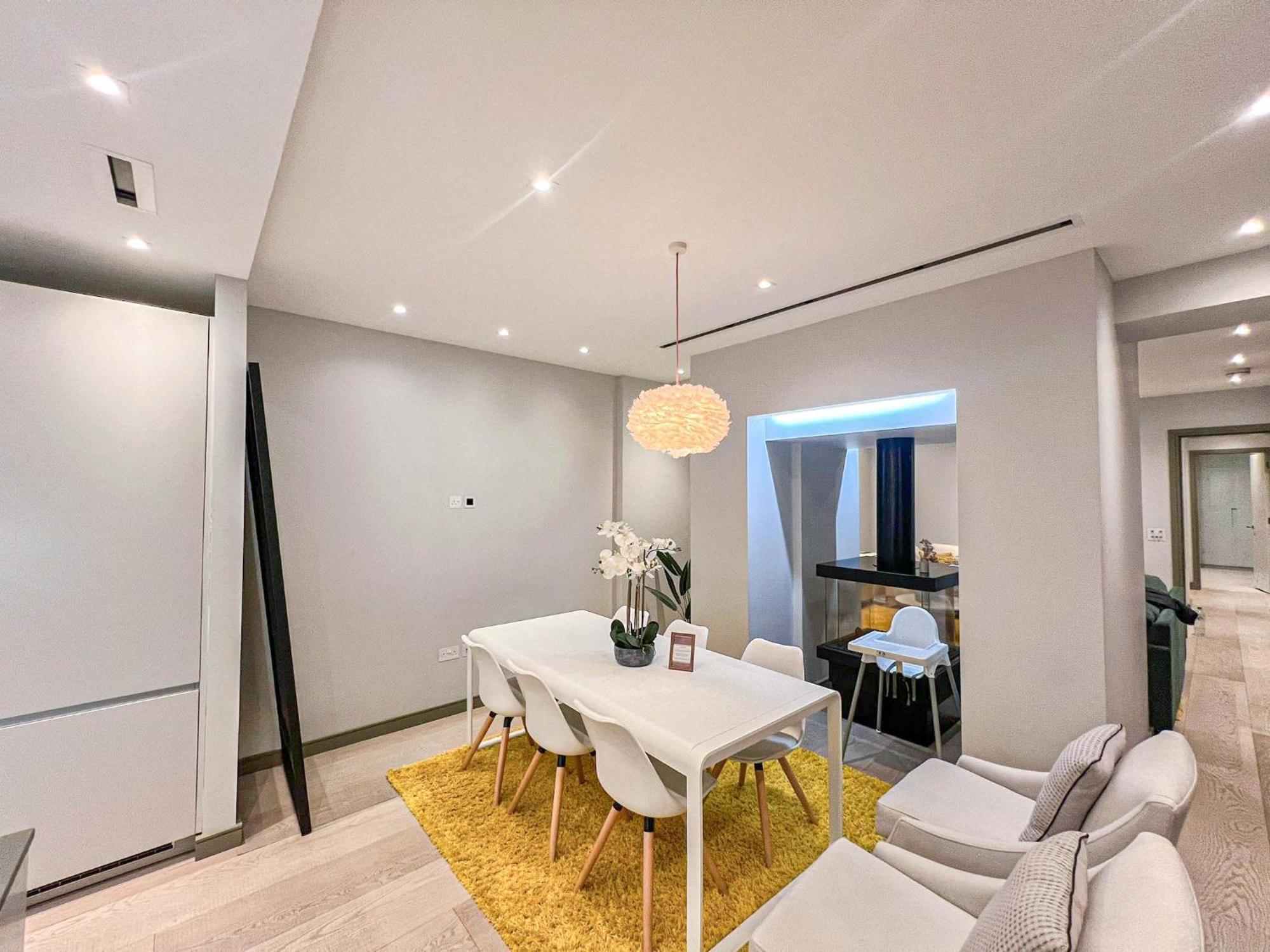Luxurious 3-bedroom & 3 Bathroom Flat With Indoor Fireplace And Patio In Mayfair