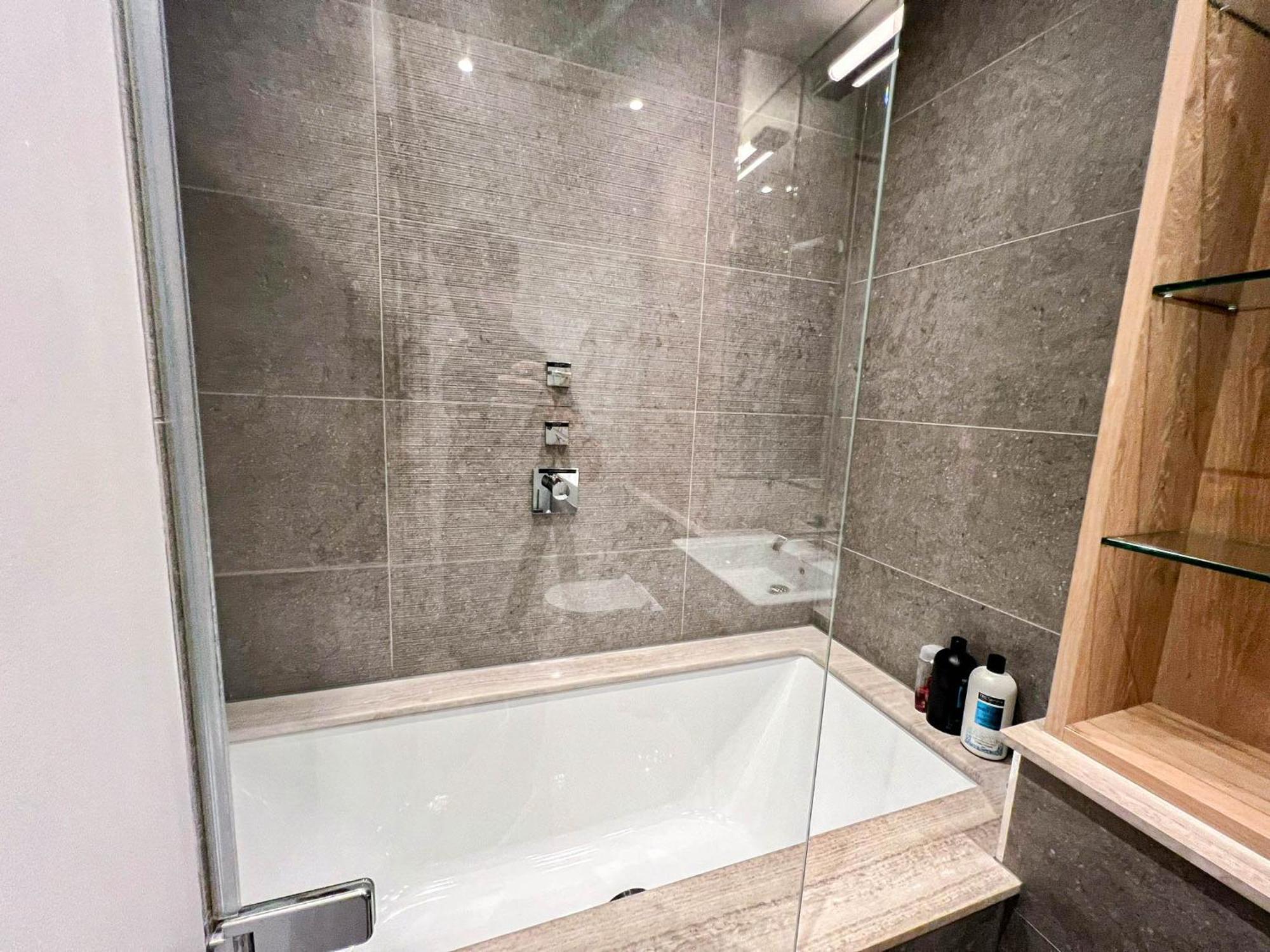 Apartment Luxurious 3-bedroom & 3 Bathroom Flat With Indoor Fireplace And Patio In Mayfair *