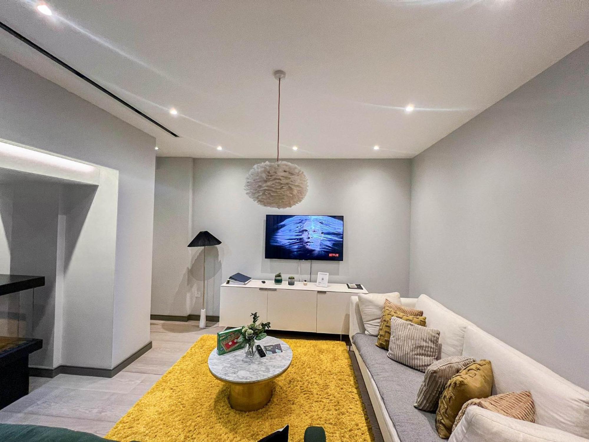 Luxurious 3-bedroom & 3 Bathroom Flat With Indoor Fireplace And Patio In Mayfair * London