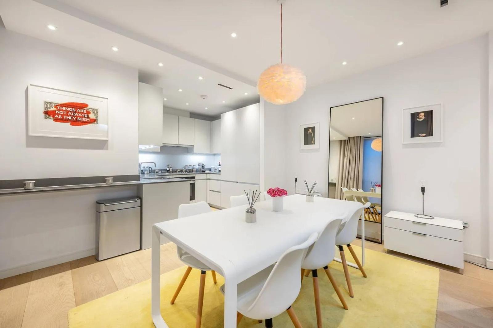 Apartment Luxurious 3-bedroom & 3 Bathroom Flat With Indoor Fireplace And Patio In Mayfair *