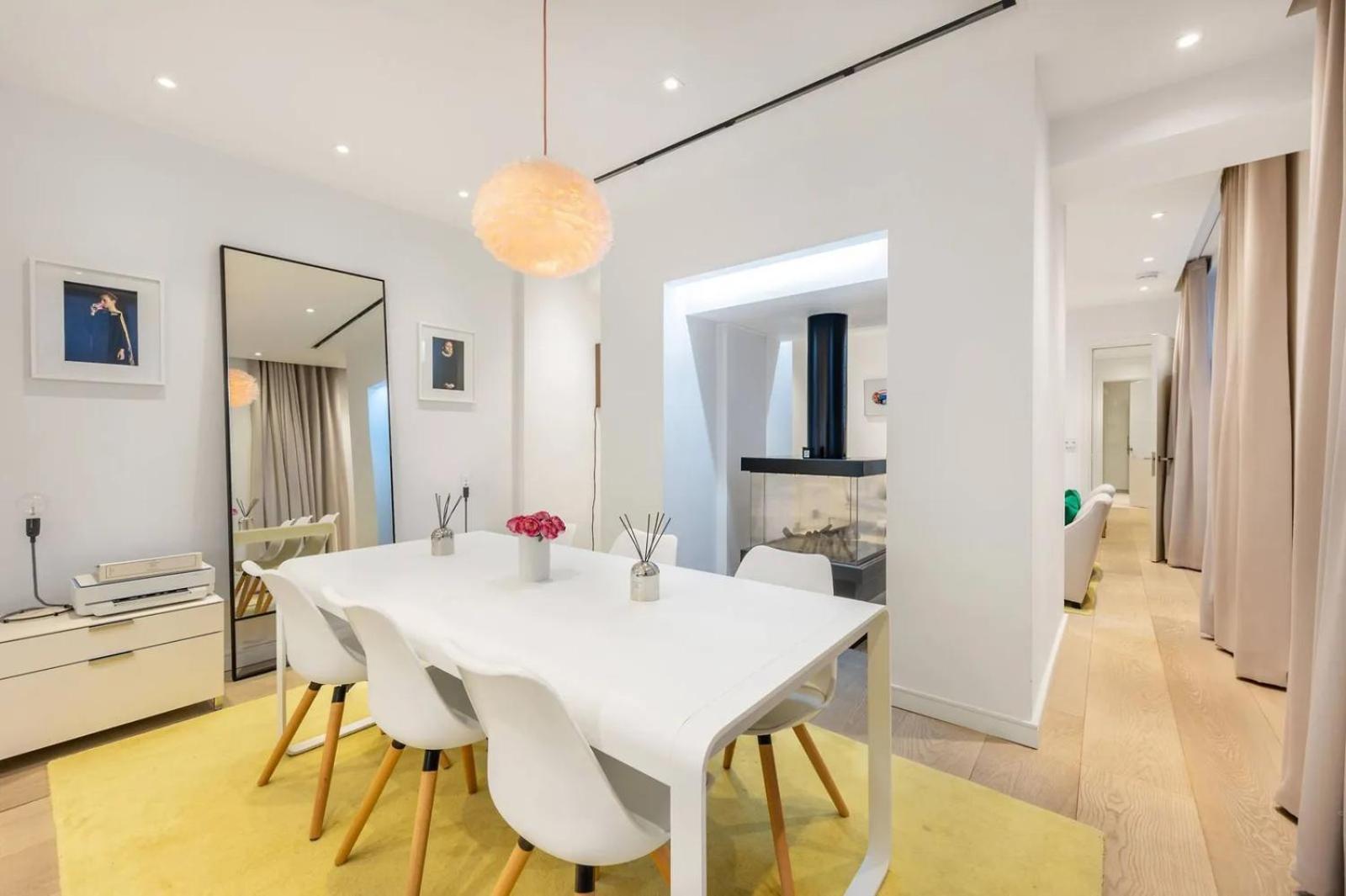 Luxurious 3-bedroom & 3 Bathroom Flat With Indoor Fireplace And Patio In Mayfair * London