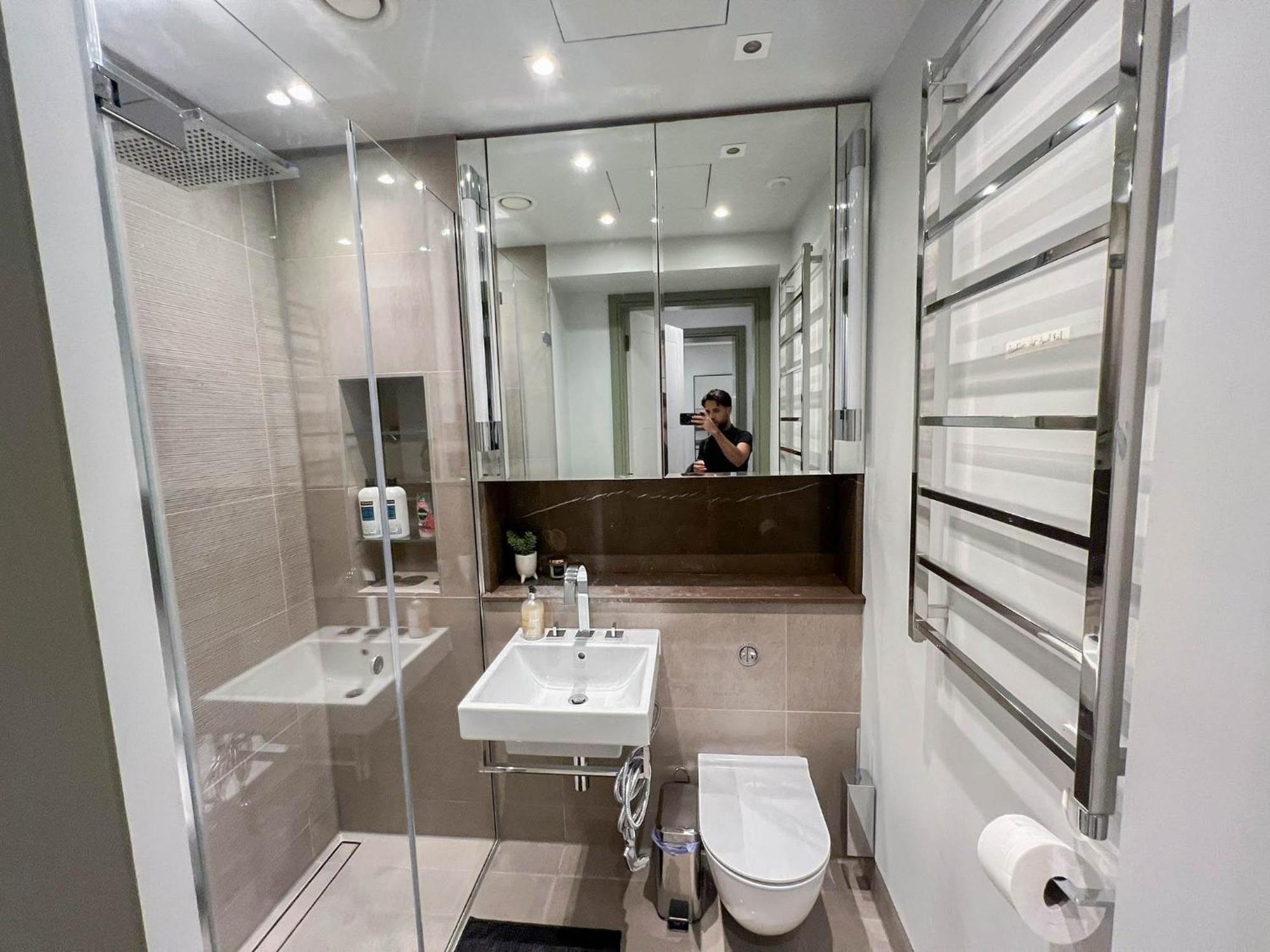 Apartment Luxurious 3-bedroom & 3 Bathroom Flat With Indoor Fireplace And Patio In Mayfair