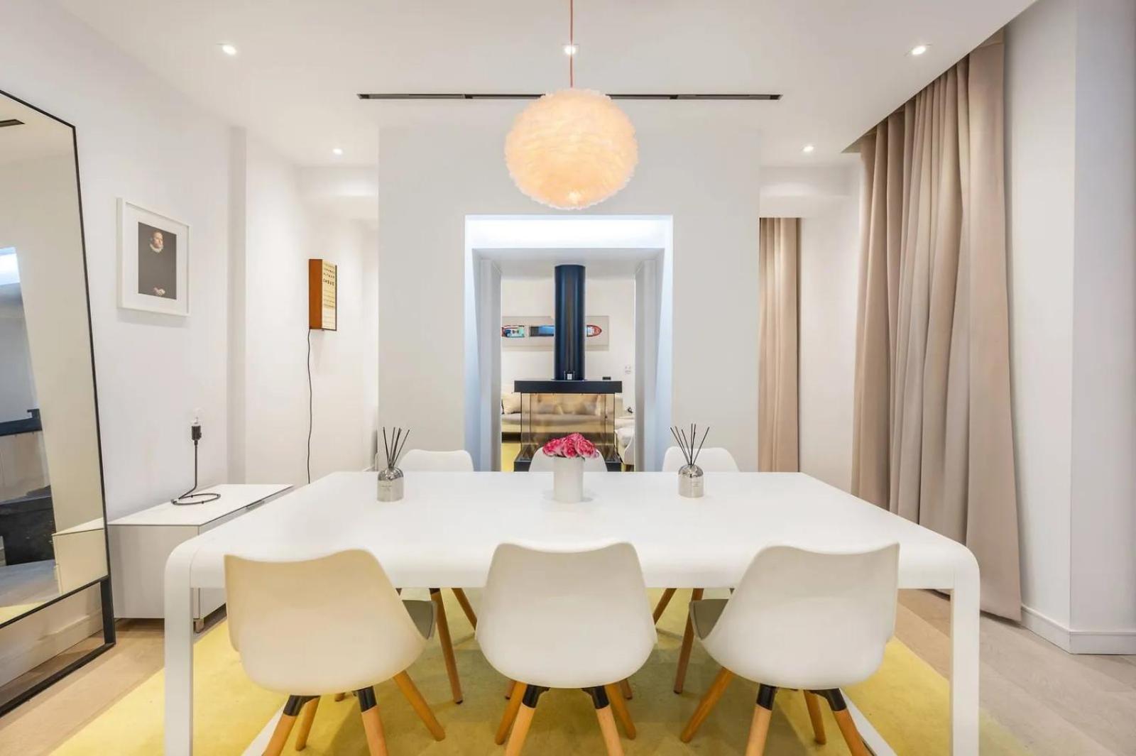 Apartment Luxurious 3-bedroom & 3 Bathroom Flat With Indoor Fireplace And Patio In Mayfair *