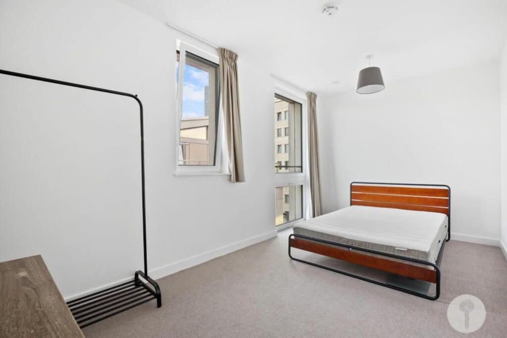 Modern 3 Bedroom - Olympic Park - E20 Stratford