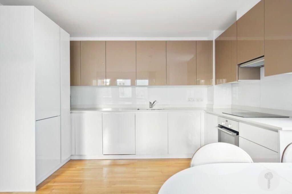 Modern 3 Bedroom - Olympic Park - E20 Stratford *
