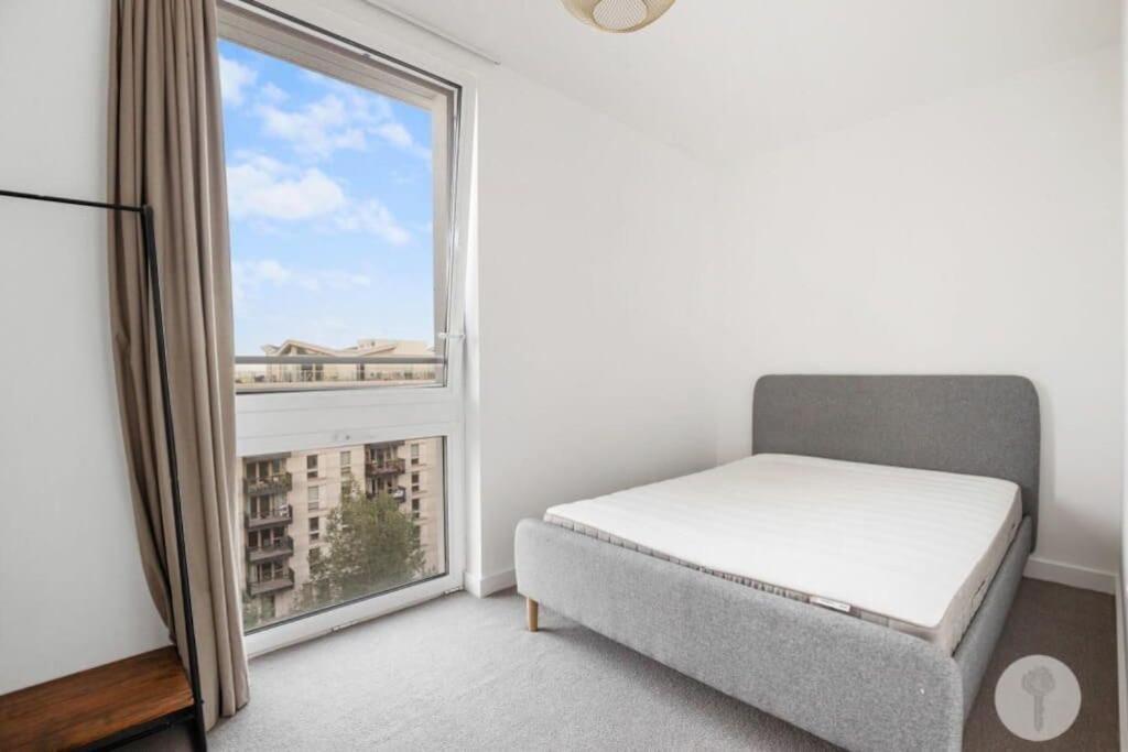 Modern 3 Bedroom - Olympic Park - E20 Stratford *