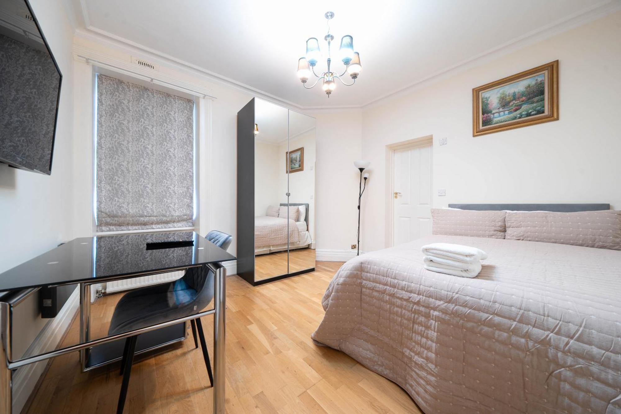 Hyde Park & Aparthotel London