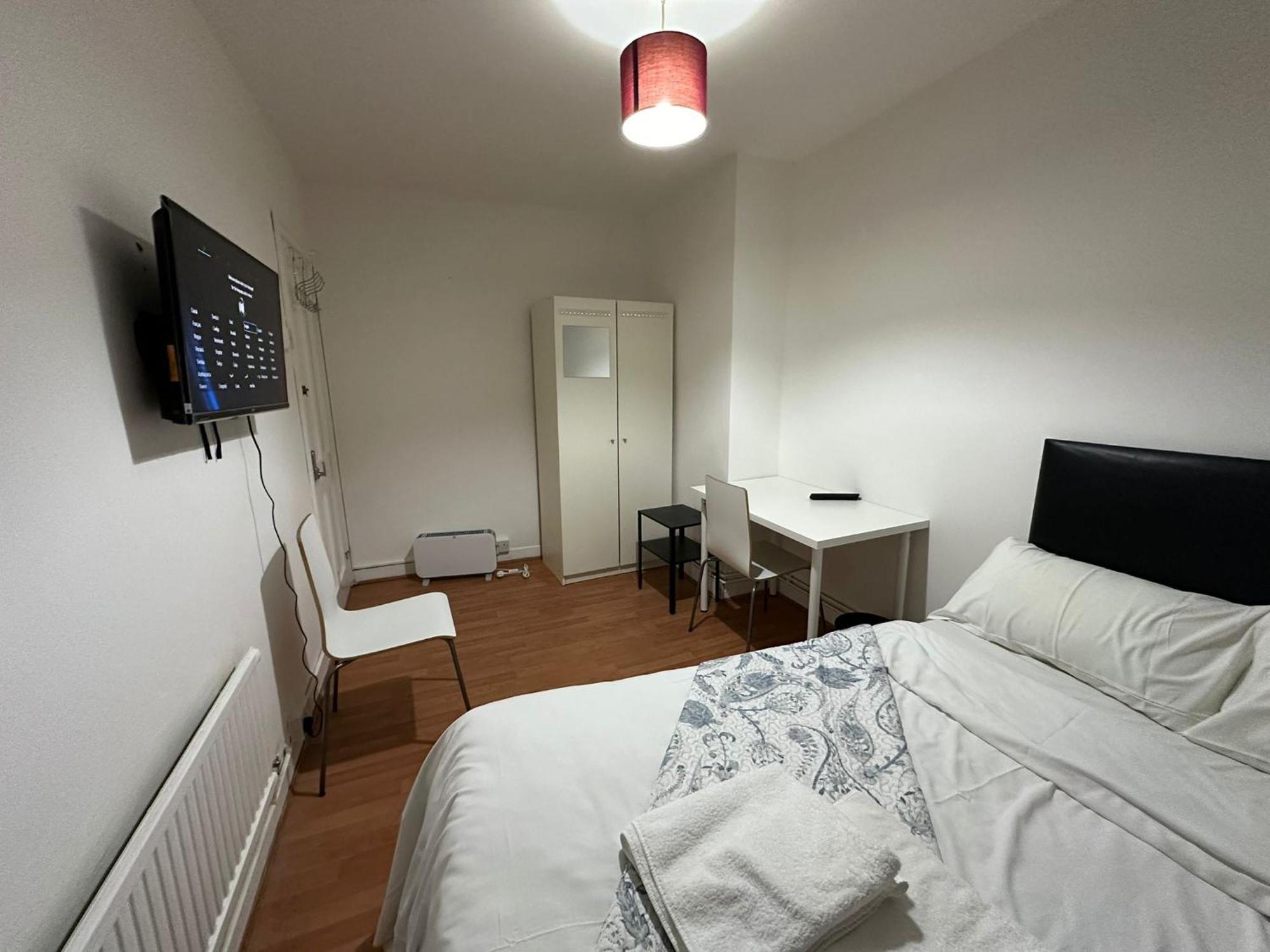 In Tower Bridge Minutes Walk From Bethnal Green, Free Wifi * London