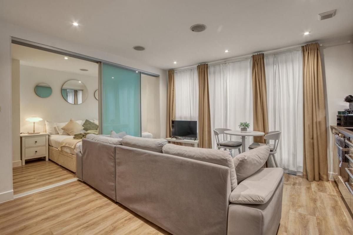 Charming 1 Bed With Ac Next To Vauxhall Station- Zone 1 Apartment London