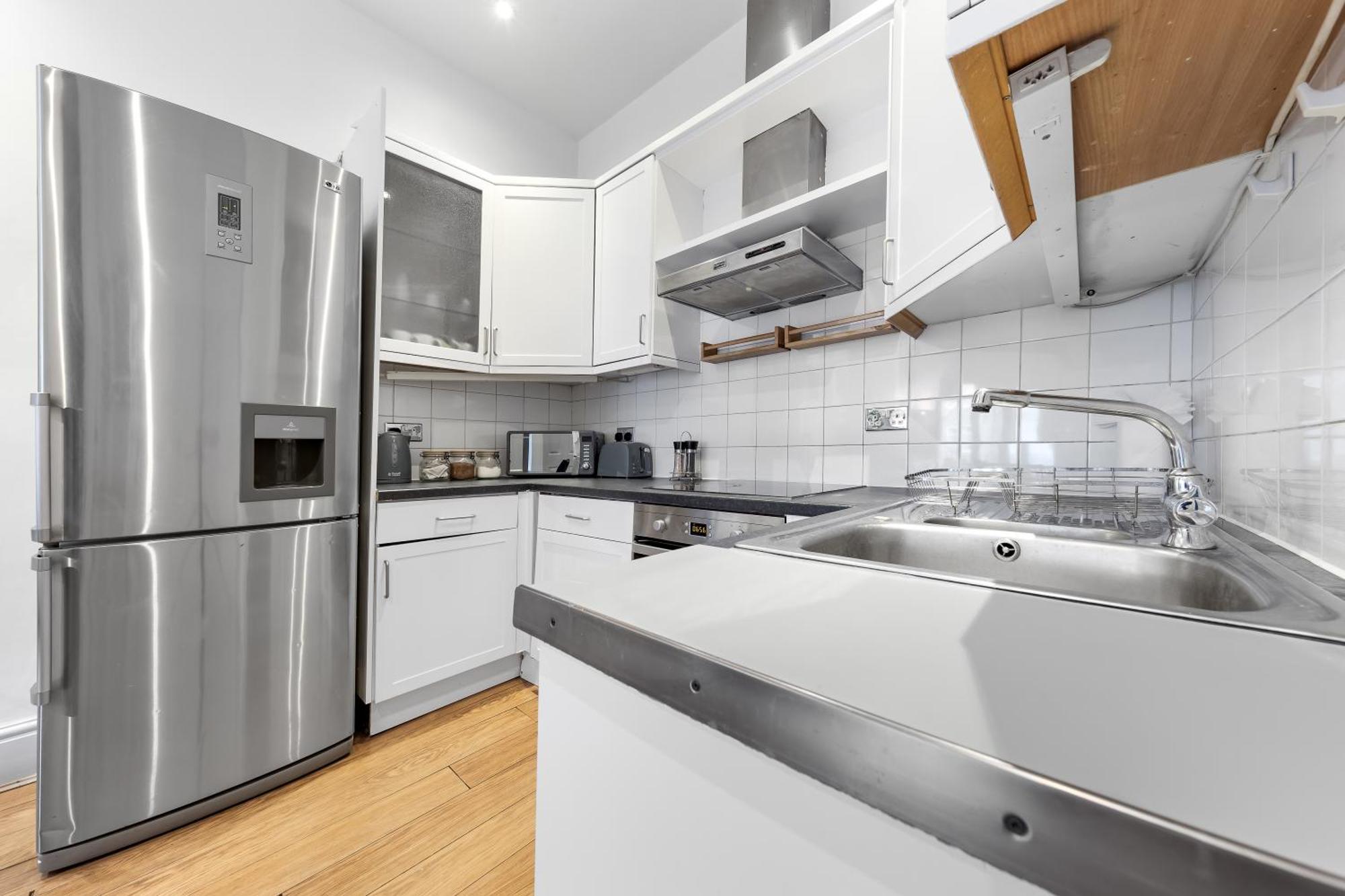 Luxurious 3 Bedroom Flat With Balcony In Kensington For 7 Next To Station Near Harrods Apartamento *