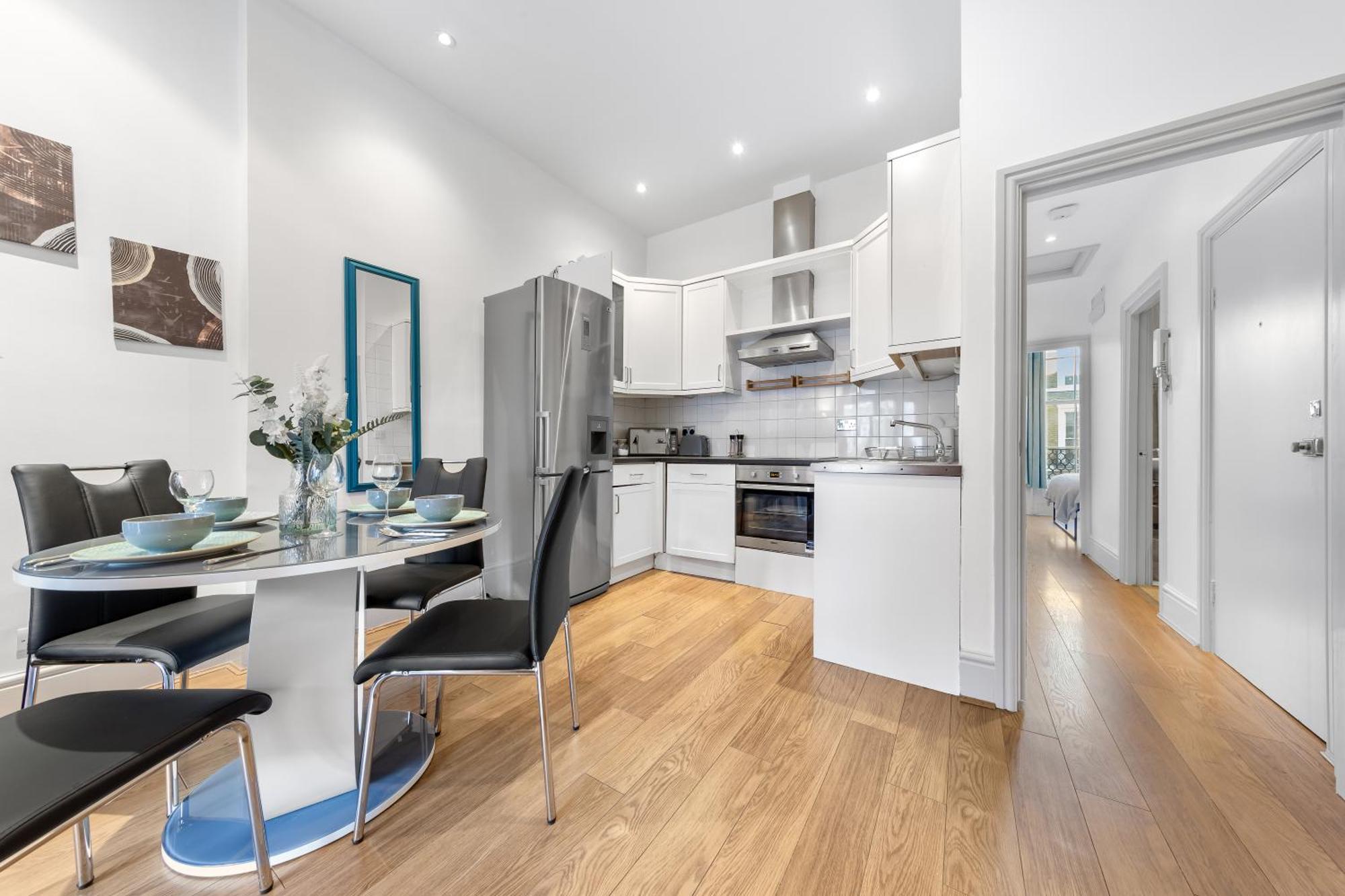 Luxurious 3 Bedroom Flat With Balcony In Kensington For 7 Next To Station Near Harrods Apartamento *