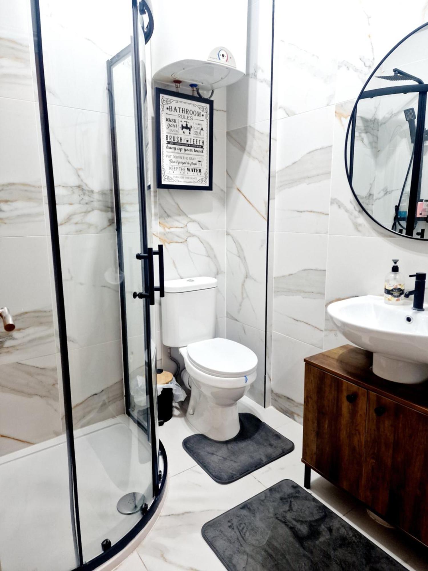Entire Near Canary Wharf Apartment
