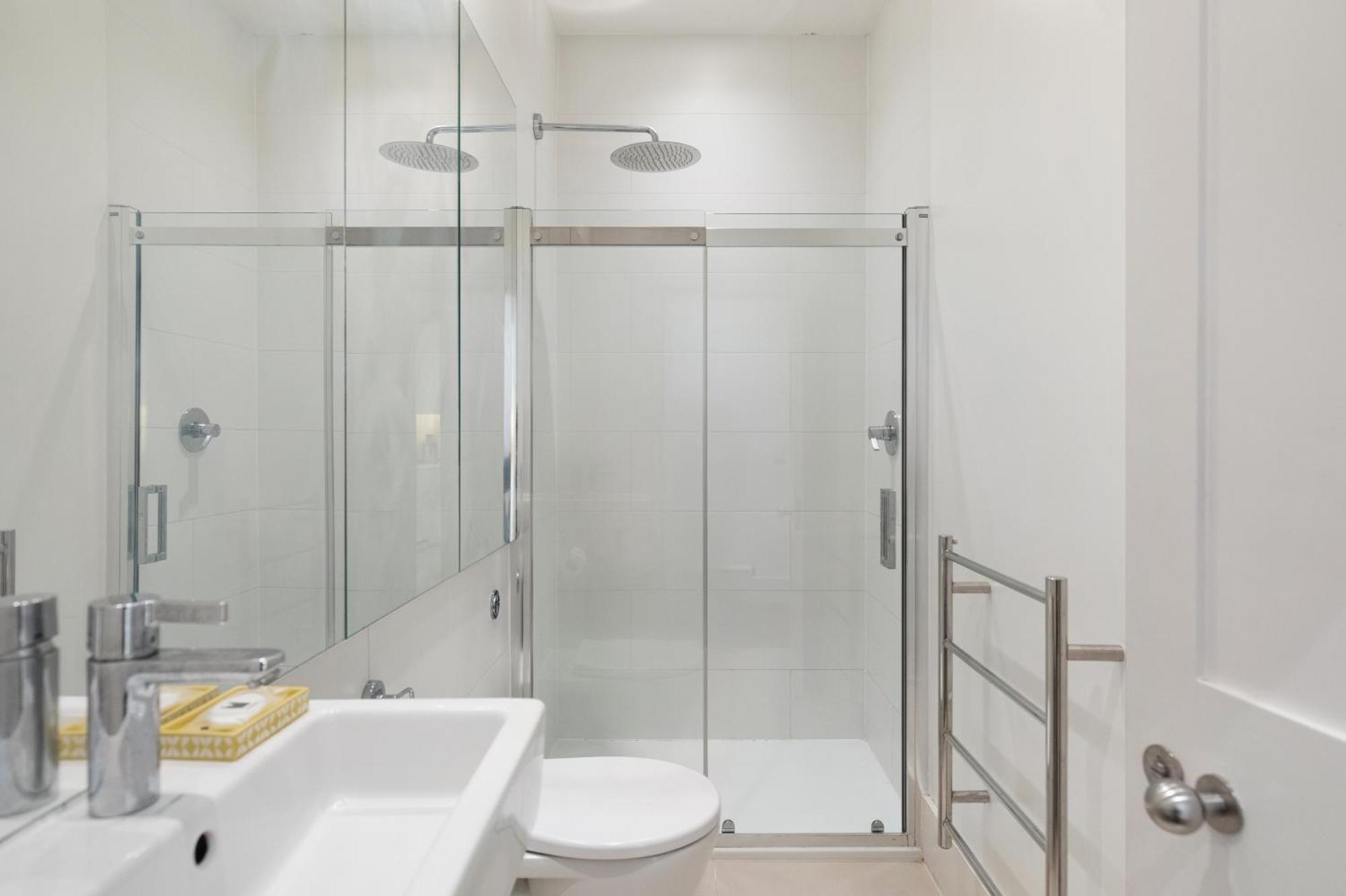 Modern Two Bed Two Bath Flat In Kensington - Knightsbridge * London