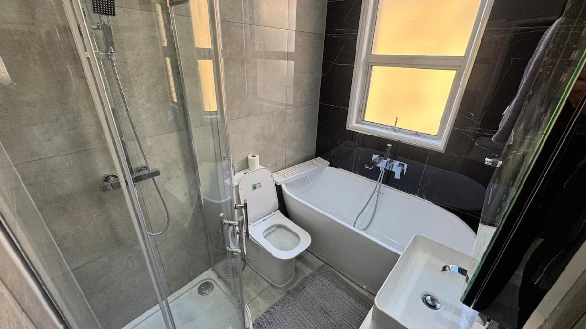 Cosy 2 Bedroom London