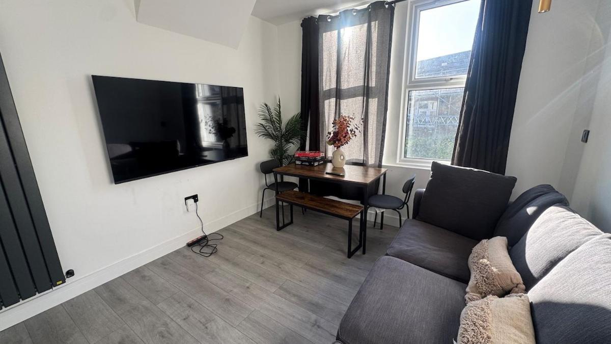 Cosy 2 Bedroom * London