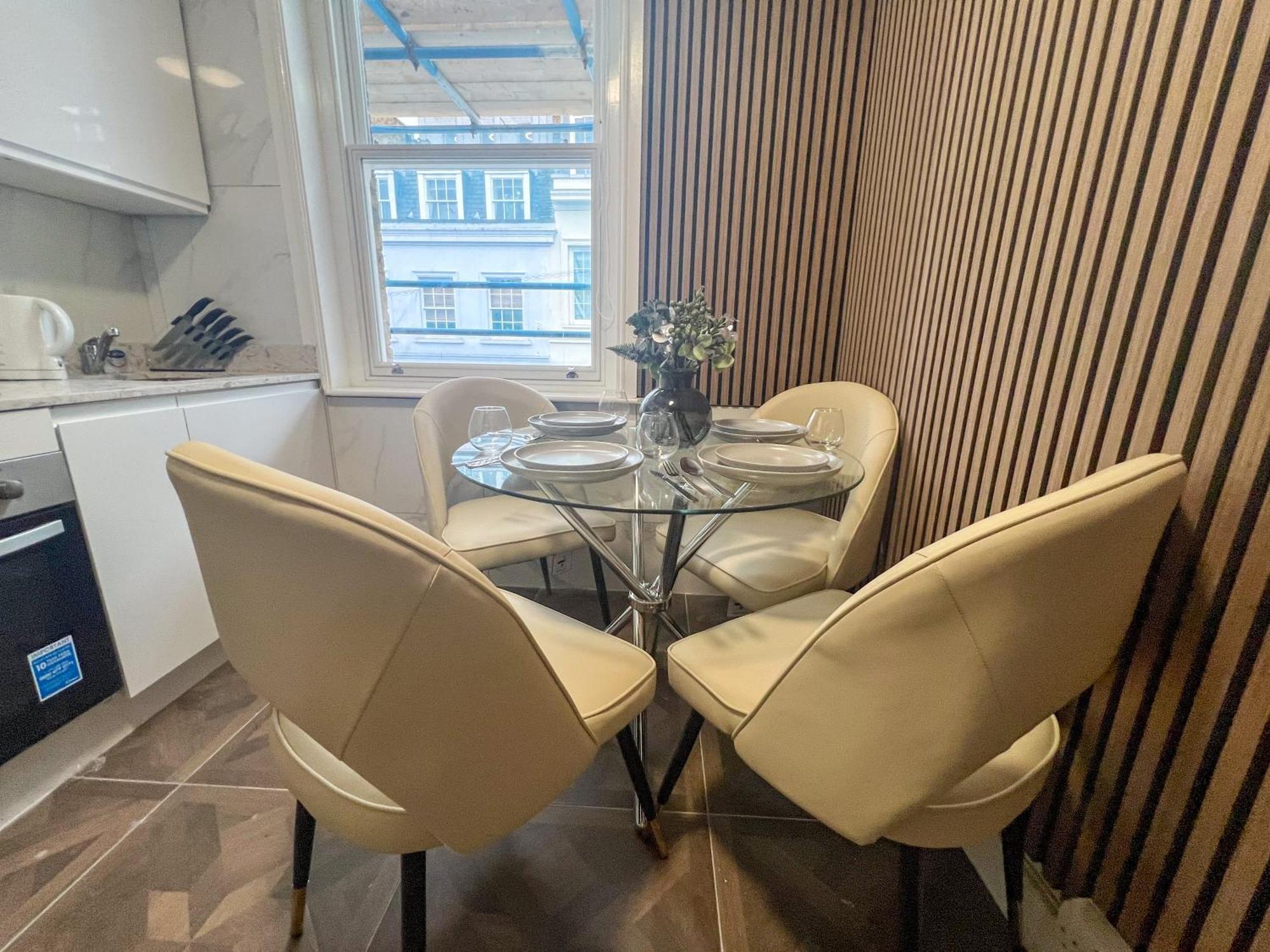 Studio In The Heart Of Sohos Nightlife No Lift Gs4 London