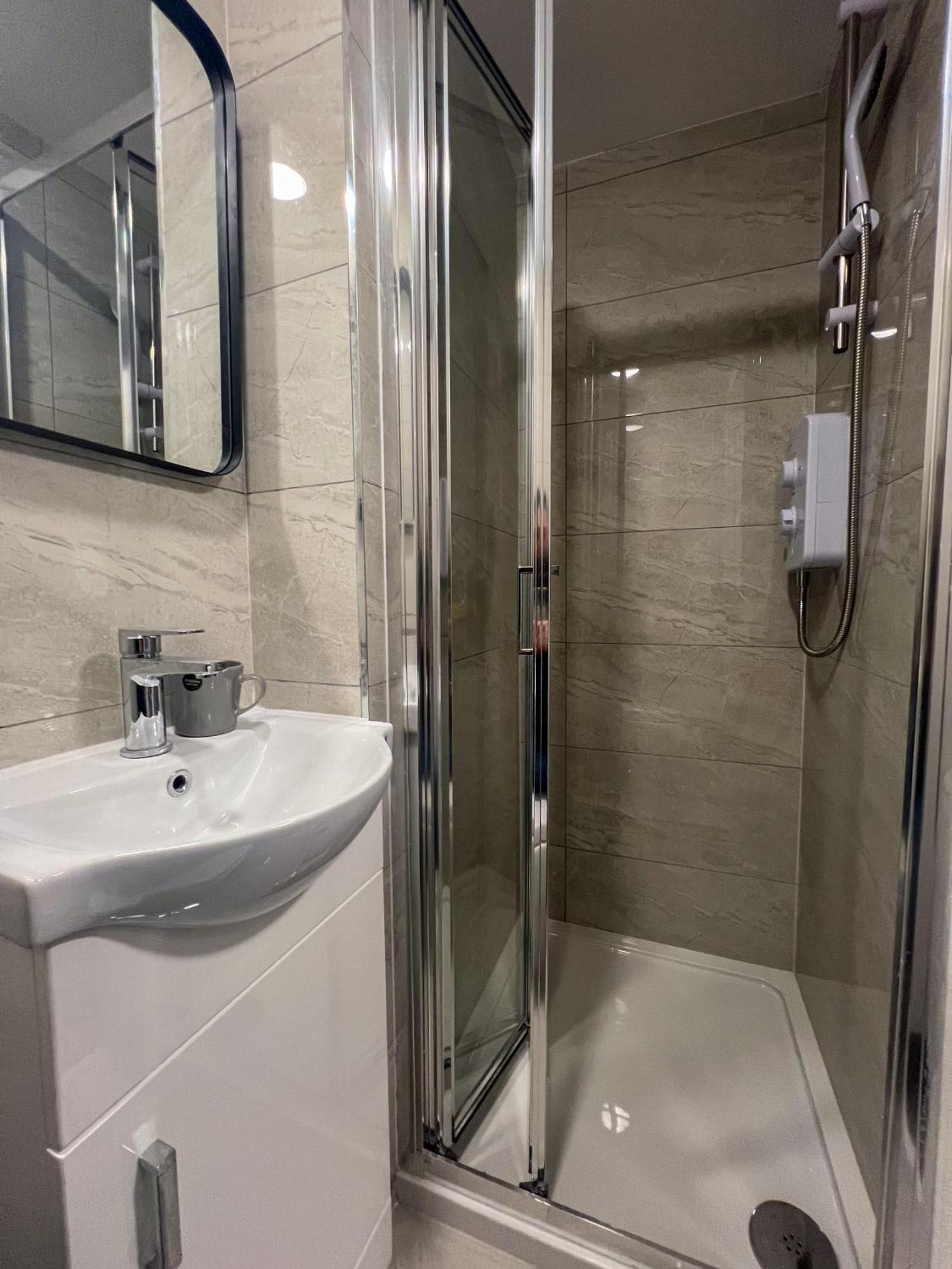 Studio In The Heart Of Sohos Nightlife No Lift Gs4 * London
