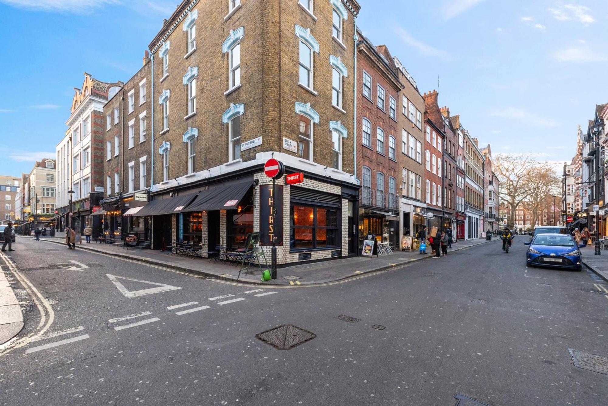 Studio In The Heart Of Sohos Nightlife No Lift Gs4 * London