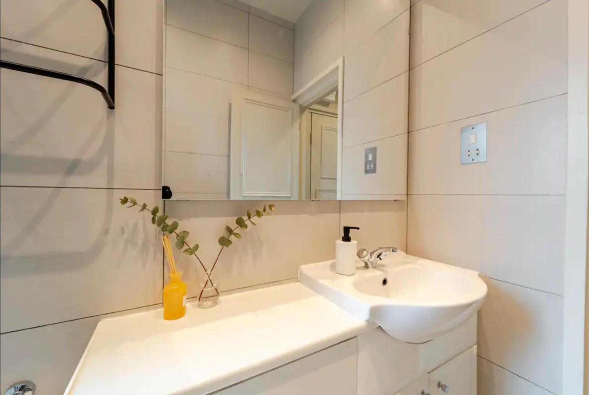 Chic Marylebone Studio, Walk To Oxford Street Or Regent's Park, By The Design Traveller * Londres