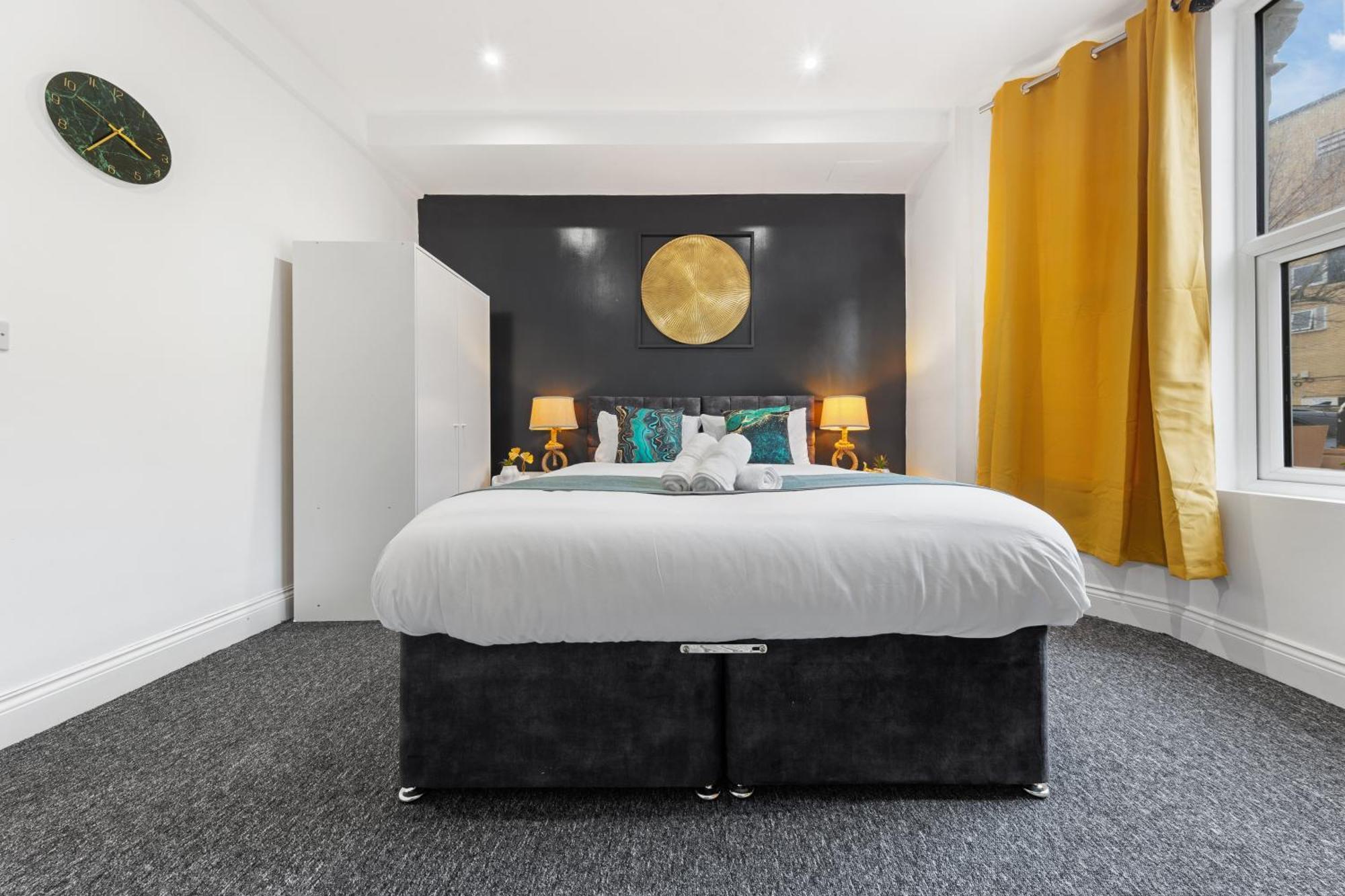 Serene 2-Bed London Escape With Garden & Parking- Central Vibes, Suburban Calm-Book Instantly & Save On Long Stays! London