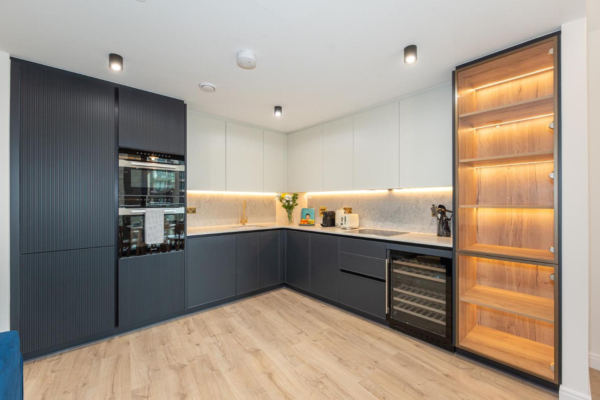 Lavish 2 Bedroom Flat With Private Balcony In Clerkenwell, Barbican *