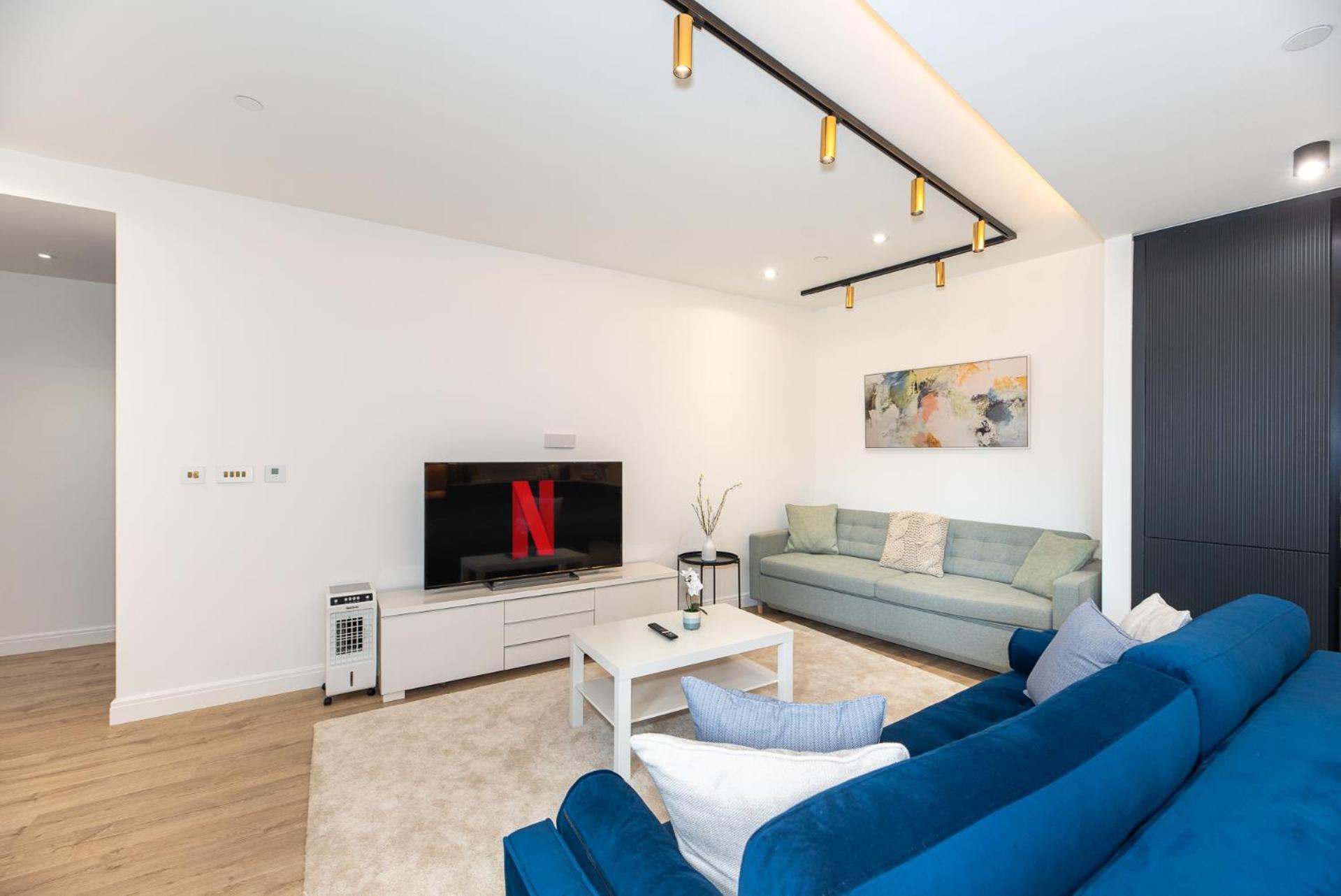 Lavish 2 Bedroom Flat With Private Balcony In Clerkenwell, Barbican